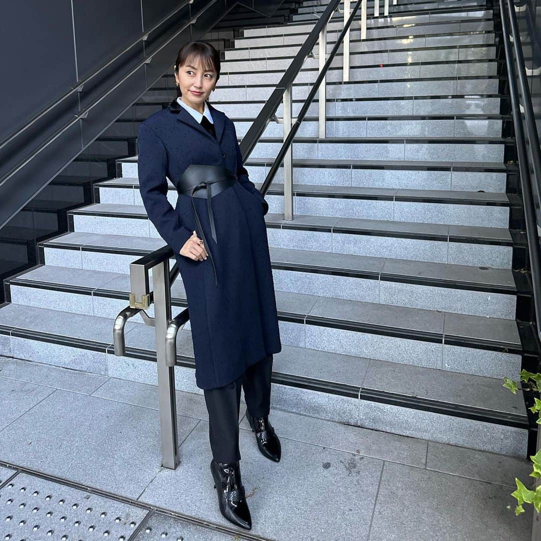 矢田亜希子さんのインスタグラム写真 - (矢田亜希子Instagram)「今日は朝早くからロケ！ コートスタイル❣️ お洋服&ブーツ @toryburch ジュエリー @buccellatimilan #ロケ#撮影#コートスタイル#楽しかったロケ」12月9日 16時59分 - akiko_yada