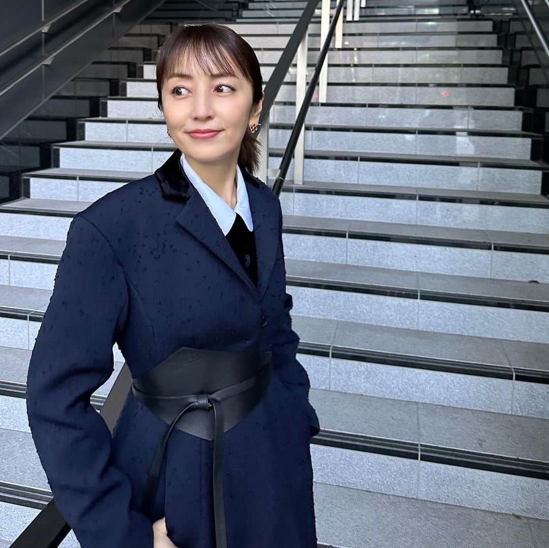 矢田亜希子さんのインスタグラム写真 - (矢田亜希子Instagram)「今日は朝早くからロケ！ コートスタイル❣️ お洋服&ブーツ @toryburch ジュエリー @buccellatimilan #ロケ#撮影#コートスタイル#楽しかったロケ」12月9日 16時59分 - akiko_yada