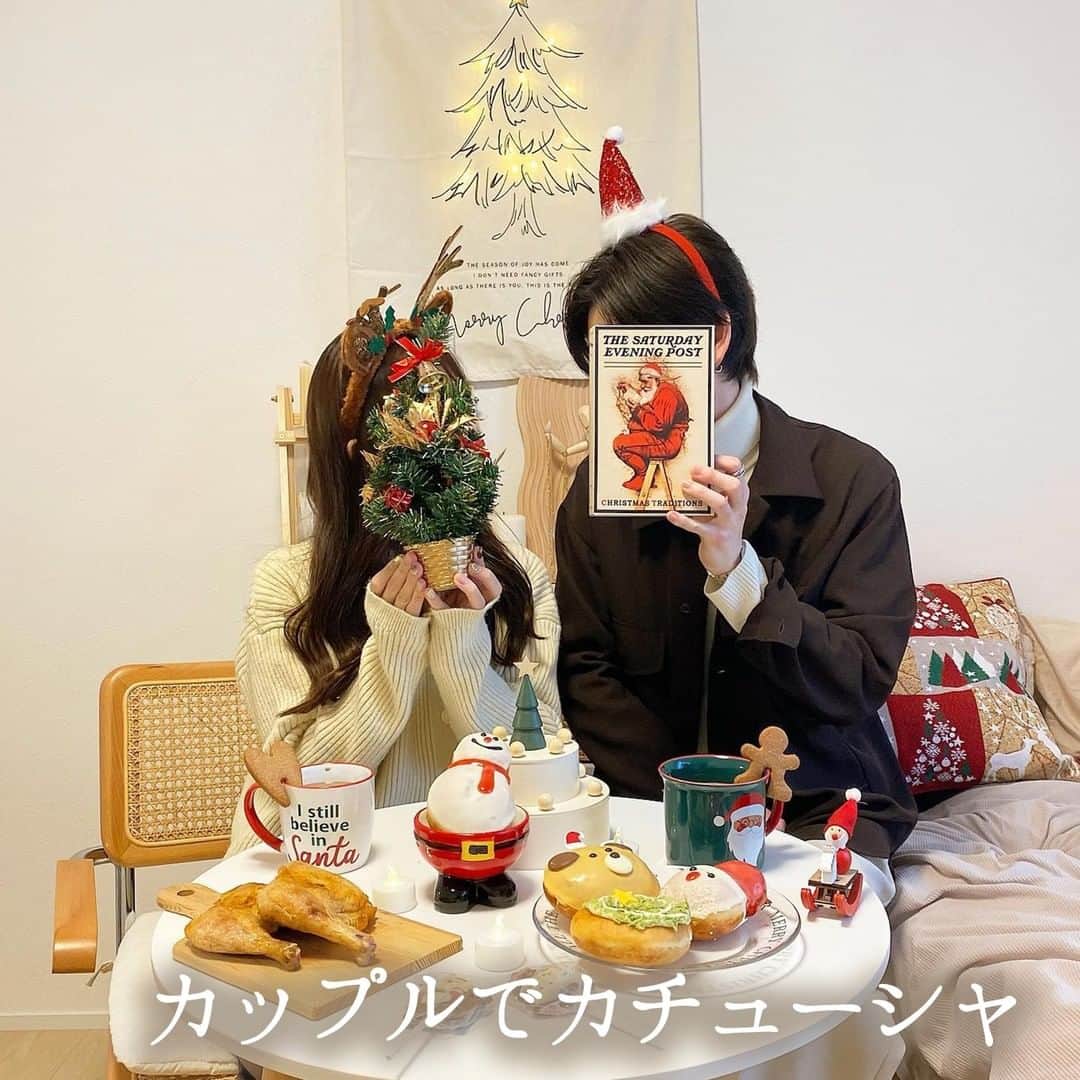 R i R y (リリー)さんのインスタグラム写真 - (R i R y (リリー)Instagram)「『クリスマスパーティフォト🎅』  今年もクリスマスの季節🎄 友達や大切な人との可愛いクリスマスパーティの参考にしてみてね🍩  ✴︎---------------✴︎---------------✴︎ ▶▶掲載する写真を募集中📸 カワイイ写真が撮れたら、@velle.jp をタグ付けするか、ハッシュタグ #velle_jp をつけて投稿してみてね♪ velle編集部と一緒にカワイイで溢れるvelleを創っていこう😚🤍  ✴︎---------------✴︎---------------✴︎ ＃クリスピードーナツ #クリスピークリームドーナツ #ドーナツ #冬限定 #クリスマス #スイーツ ＃クリスマスパーティー #クリスマスケーキ #クリスマス限定 #クリパ #クリスマス女子会 #淡色女子 #淡色 #カップルフォト #100均 #トナカイカチューシャ #クリスマスカチューシャ #サンタカチューシャ #クリスマス会 #おうちクリスマス ＃ダイソー #セリア #christmas #クリスマスツリー」12月9日 18時00分 - velle.jp