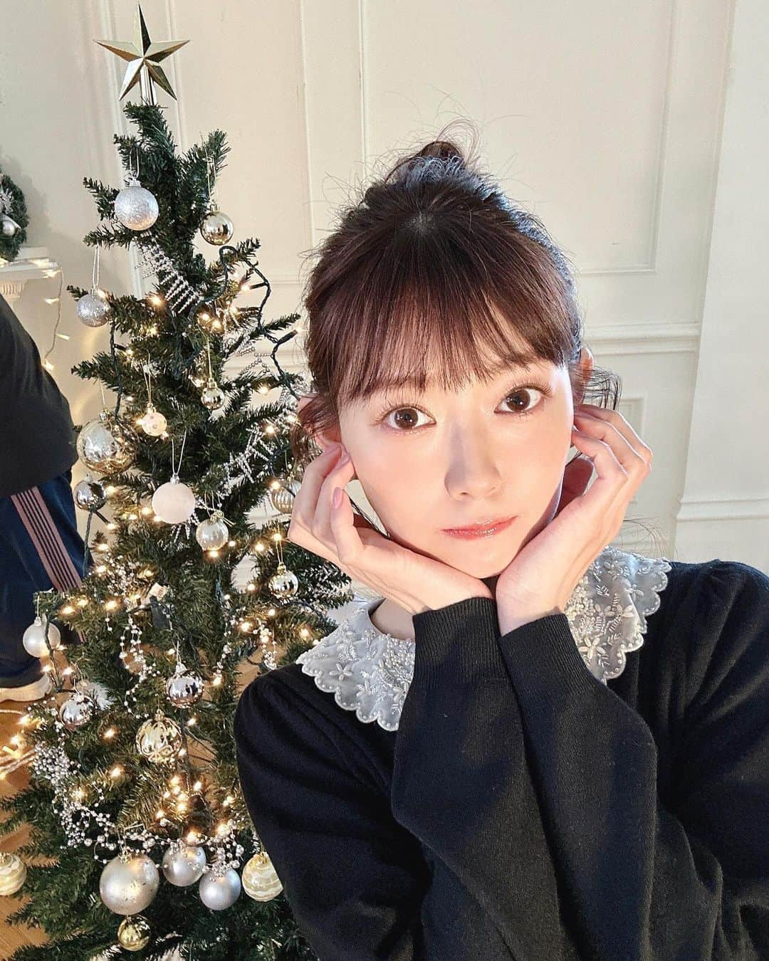 渡辺美優紀さんのインスタグラム写真 - (渡辺美優紀Instagram)「. オフショット☺︎実はルーズなお団子ヘアすき♡ #美人百花12月号」12月9日 19時16分 - miyukichan919