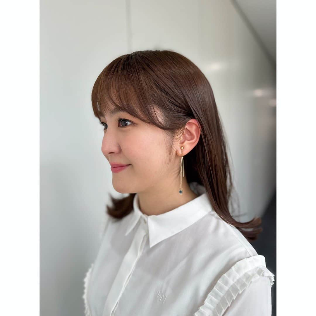 林美桜さんのインスタグラム写真 - (林美桜Instagram)「. 1週間おつかれさまでした☕️#수고하셨습니다 最近、 韓国ドラマ　#ペントハウス　#펜트하우스 にはまりすぎて、命削りながらみてます（大袈裟） ドロドロとスカッとのバランスが最高にいい🥹 激しい演技に影響されて私まで感情の起伏が激しくなってしまっている。笑 . 1.2 トップス・スカート @nostalgia_jp アクセサリー @joueteofficial 3 ニット・スカート @herlipto アクセサリー @near_and_dear.shop 4.5 @herlipto アクセサリー @star_jewelry_girl」12月9日 20時46分 - miou0hayashi