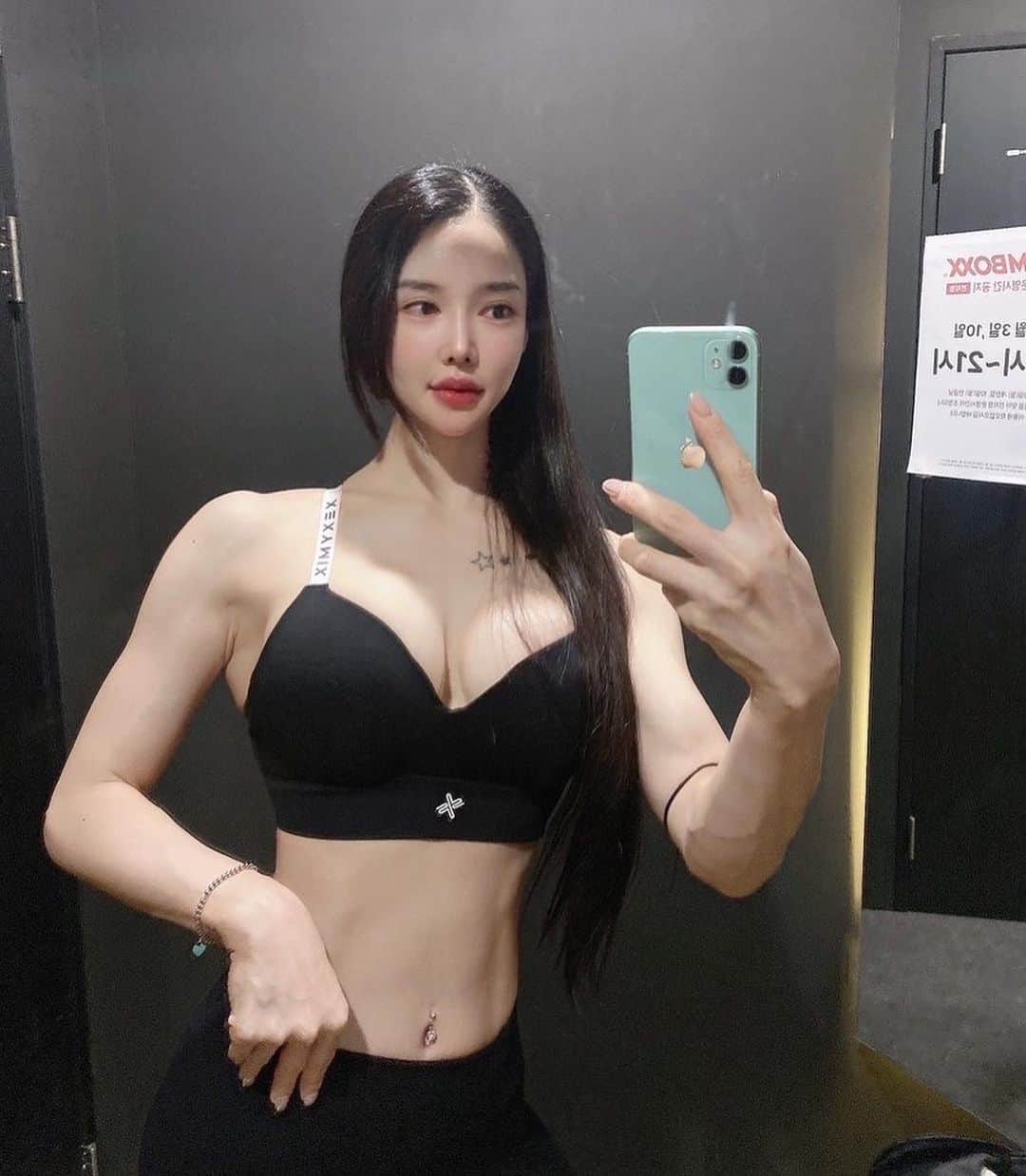 BodyON Koreaさんのインスタグラム写真 - (BodyON KoreaInstagram)「🔥생각과 삶이 멋진 #운동 피플들을 바디온코리아는 응원합니다! | | wow @j.siasia 👍😎💕 | | 🍀자신 or 주변 지인 중에 짐패션 핫피플 계시면 DM 보내주세요📩 | | #필라네스강사 #diet #trainer #필라테스 #fit #girl #selfie #model #abs #운동복 #셀피 #일상 #거울샷#instagood #브라탑 #healthy #눈바디 #fitness #얼짱 #몸짱 #body #몸스타그램 #바디스타그램 #모델#국내여행 #다이어터 #헬스 #여행에미치다 #pilates」12月10日 12時31分 - bodyonkorea