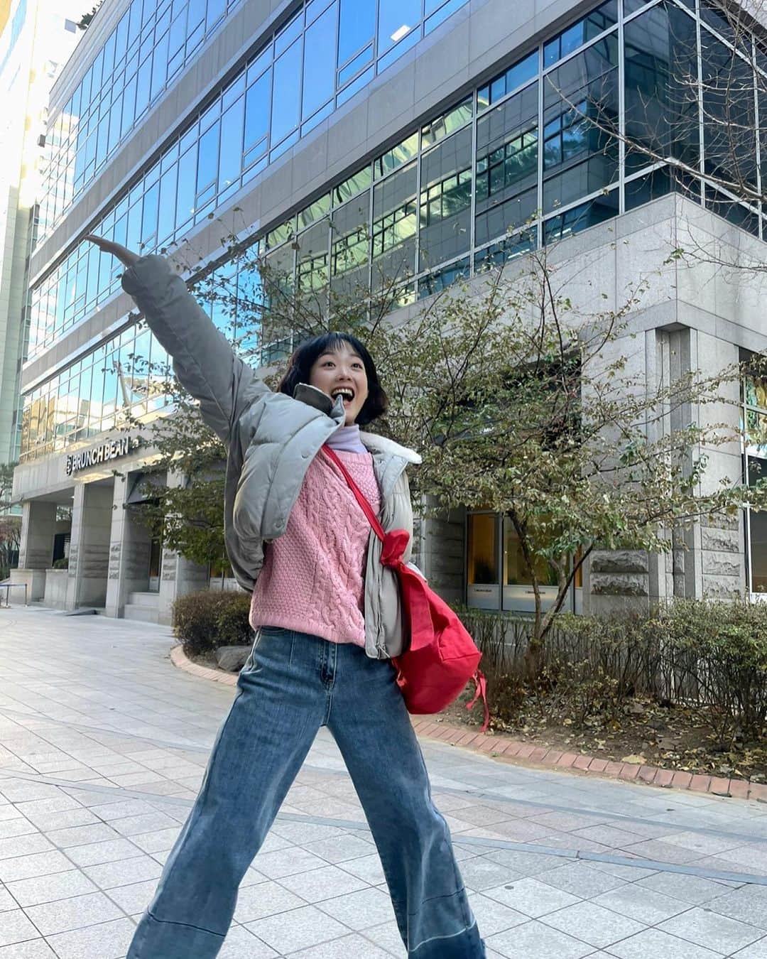イ・ユミさんのインスタグラム写真 - (イ・ユミInstagram)「나 점프 좋아하네 ~ 🌬️💨」12月10日 13時47分 - leeyoum262