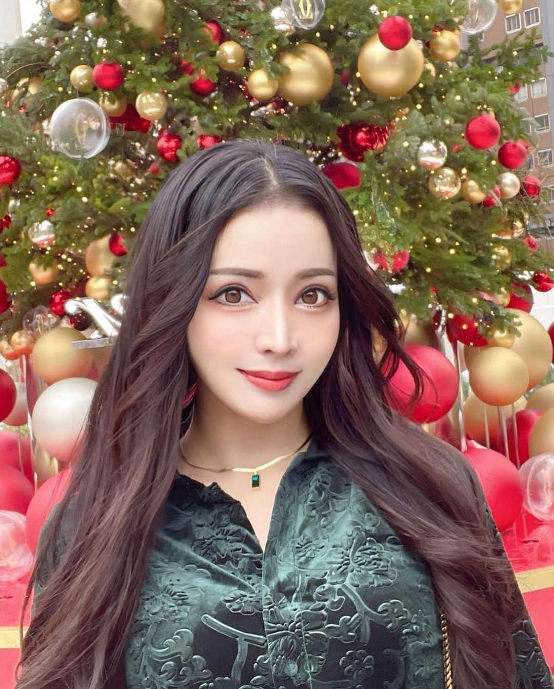 美女美容事情さんのインスタグラム写真 - (美女美容事情Instagram)「《Christmas tree❤︎🎄🎁》 *⁠ 今回ご紹介させて頂きますのは!!👀❤︎⁠⠀ 綺花さん< @29ayameat >の素敵なお写真📸⁠⠀⁠⠀⁠⠀⁠ *⁠⠀⁠⠀⁠⠀⁠⠀ クリスマスツリーと美女❤︎🧑‍🎄 どちらも最高に綺麗ですね🤩💕 *⠀⁠⠀⁠⠀⁠⠀⁠⠀ 綺花さん< @29ayameat > ⁠⠀⁠⠀⁠⠀⁠⠀ 素敵な投稿ありがとうございました❤︎📸✨ *⠀⁠⠀⁠⠀⁠⠀⁠⠀ 綺花さんのアカウントには他にも素晴らしい投稿が沢山ありますので是非覗いてみてくださいね💁‍♀️💙⁠⠀⁠⠀⁠⠀⁠⠀ *⠀⁠⠀⁠⠀⁠⠀⁠⠀ △▼△▼△▼△▼△▼△▼△▼△▼△▼ ⁠⠀⁠⠀⁠⠀ ❤🧡💛「美女美容事情」💚💙💜⠀⠀⠀⠀⠀⠀⠀⠀⠀⠀⠀⠀⠀⠀⁠⠀⁠⠀⁠⠀⁠⠀⁠⠀ 👇掲載ご希望の方は👇⠀⠀⠀⠀⠀⠀⠀⠀⠀⠀⠀⠀⠀⠀⠀⁠⠀⁠⠀⁠⠀⁠⠀⁠⠀ @b_b_j.jタグ付けと🖤 #ビジョビ ⁠⠀ 🖤タグ付けお願いします✨⠀⠀⠀⠀⠀⠀⠀⠀⠀⠀⠀⠀⠀⠀⠀⁠⠀⁠⠀⁠⠀⁠⠀⁠⠀ △▼△▼△▼△▼△▼△▼△▼△▼△▼ ⁠⠀⁠ #カルティエ #cartier #fyp #tbt #tb #followme#l4l #lfl #japanesegirl #ootd #ootn #outfit #code #fashion #fashioncode」12月10日 17時00分 - b_b_j.j