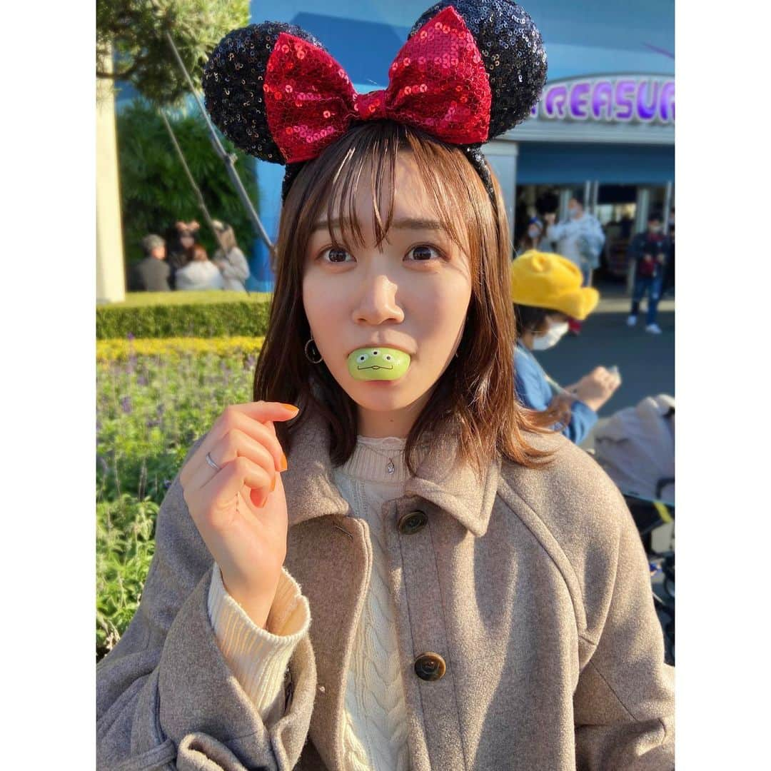 平野詩乃さんのインスタグラム写真 - (平野詩乃Instagram)「☺︎ リトルグリーンまん、好きです🤤 容赦なくパクっと、、、  #disneyland #東京ディズニーランド #ディズニー #トゥモローランド #リトルグリーンまん」12月10日 19時52分 - hirano.shino