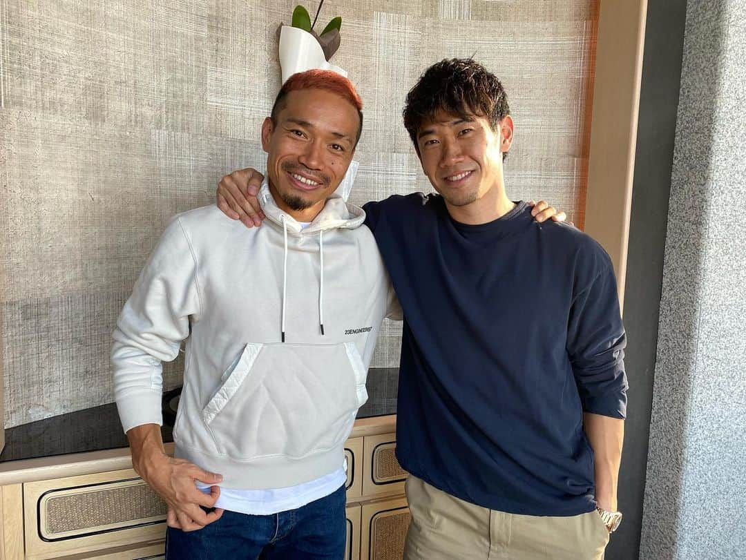 長友佑都さんのインスタグラム写真 - (長友佑都Instagram)「最高の友との時間。 サッカー選手としての苦悩も全て分かち合える存在。 ブラボーすぎる時間を過ごせました😊 #香川真司」12月10日 20時50分 - yutonagatomo55