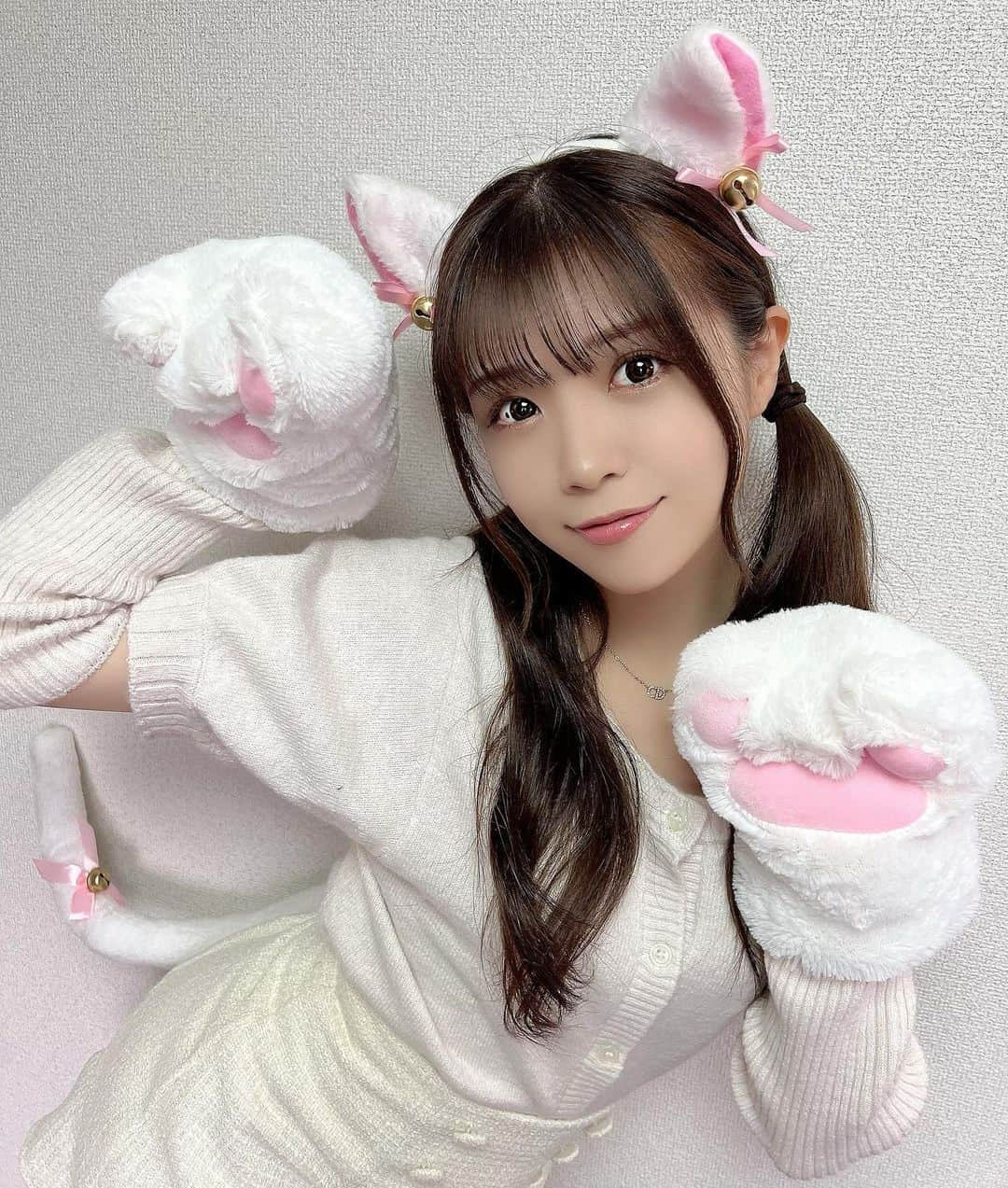 貞野遥香さんのインスタグラム写真 - (貞野遥香Instagram)「☆ 「「君はガールフレンド🐱🎀」」 ⁡ ⁡ あなたのガールフレンドにしてくれませんか？♡ してくれる人コメントにて募集中です☺️(笑) ⁡ 今日も今日とてオンラインお話し会 ありがとうございました🌷 ⁡ ⁡ ⁡ ︎︎︎︎︎︎︎︎︎︎︎︎☑︎トップス ︎︎︎︎︎︎☑︎スカート #GRL(@grl_official ) ⁡ ︎︎︎︎︎︎☑︎ブーツ #Bershka(@bershka ) ⁡ ⁡ ⁡ #ootd #低身長コーデ #全身コーデ #ファッション #fashion #グレイル #ベルシュカ #ロングヘア #アイドル #idol #nmb48 #オンラインお話し会 #お話し会 #コスプレ」12月10日 21時29分 - _haruka_sadano06