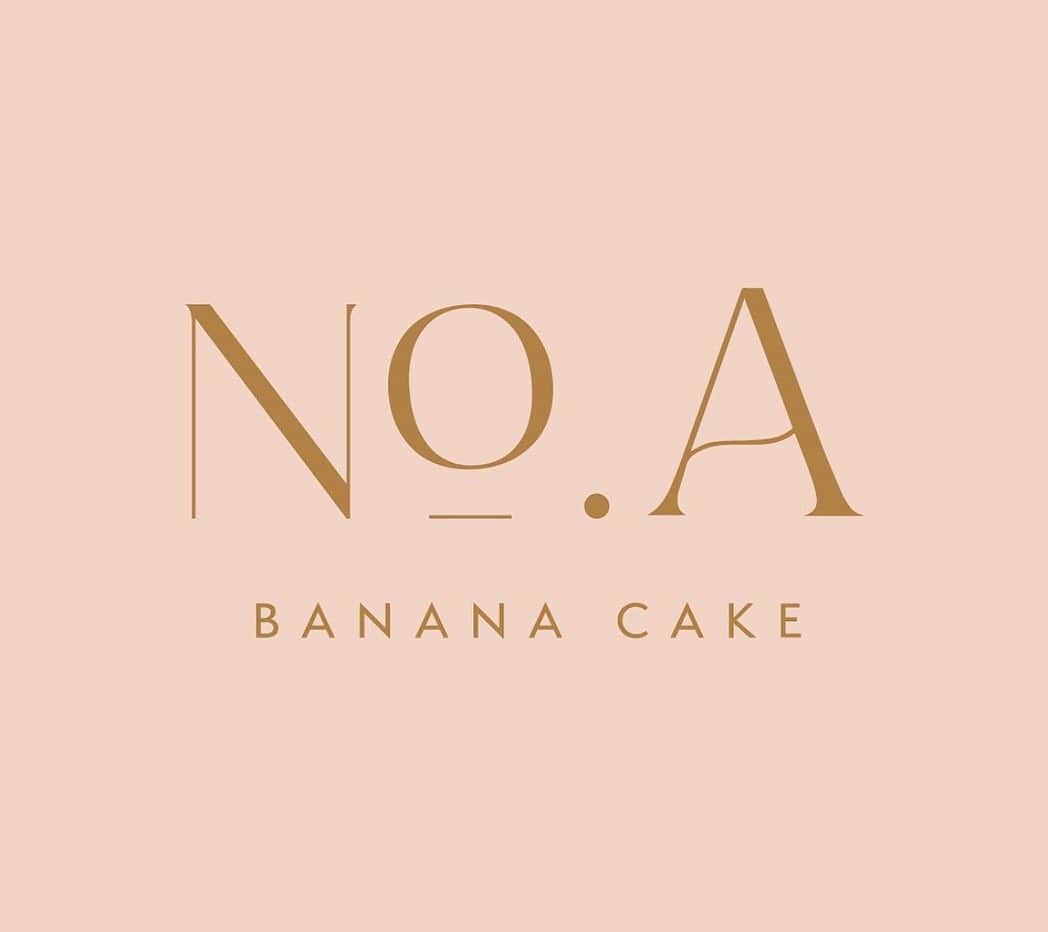 谷亜沙子さんのインスタグラム写真 - (谷亜沙子Instagram)「🌸お知らせ🌸  20代も最後でいろんな不安もあり、なにか自分のやりたいことを形にしたく、 この度、株式会社No.Aという会社を設立しました。  主にヴィーガン、グルテンフリーのバナナケーキをEC販売していこうと思っています。  最初は自分のダイエット減量のために作っていたケーキですが、皆さんにお届けできる一歩手前まで来ることができました。  本当に1からこだわって全て自分のレシピで開発しました！  身体が喜ぶ罪悪感なく食べられるスイーツ。 コンセプトは食べたいけど痩せたい！  食べるのが大好きですが普段は朝は置き換えをして調節しています(^^)  私は今まで間違ったダイエットをして肌が荒れたりリバウンドしたり遠回りをたくさんしました。  ダイエットに大事なのは食事です。 このバナナケーキはカロリーはもちろん脂質糖質を最大限にカットして作りました。小麦粉を使わず米粉等を使っているので腹持ちも良いです。 ダイエット中も罪悪感なく甘いものが食べられます。  もちろんダイエットしてない方、グルテンアレルギーの方やお子様までたくさんの方に食べていただきたいです。  ついに！ 12.16(Fri)10:00から受注販売始めます📢  Instagramアカウントも開設しました♪ 詳細はこちらでお知らせします。 是非フォローお願いします😊  @no.a.bananacake   #noa #vegan #glutenfree #bananacake #helthyfood #banana #diet #healthy #dietsweets #ダイエットスイーツ #ヘルシースイーツ」12月11日 9時47分 - asyakodayo