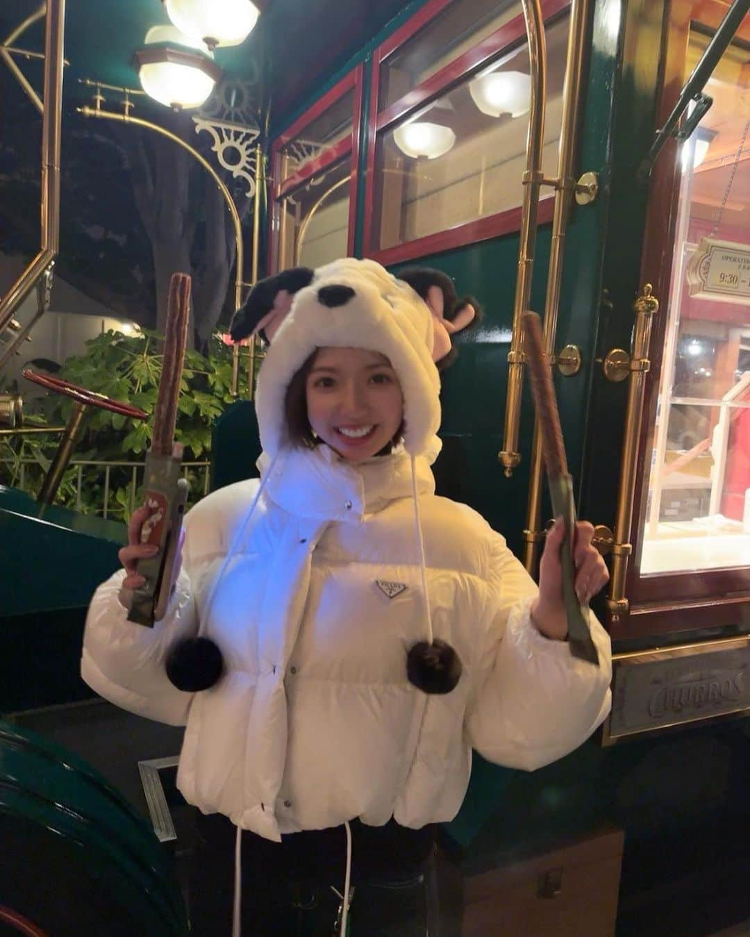 和田まあやさんのインスタグラム写真 - (和田まあやInstagram)「🎄 久しぶりにお友達とディズニー行ってきました♪最高に楽しかったです☆  実は私がディズニーで楽しみにしてることはチュロスです☺︎ 沢山食べました」12月11日 14時02分 - wada_maaya_official