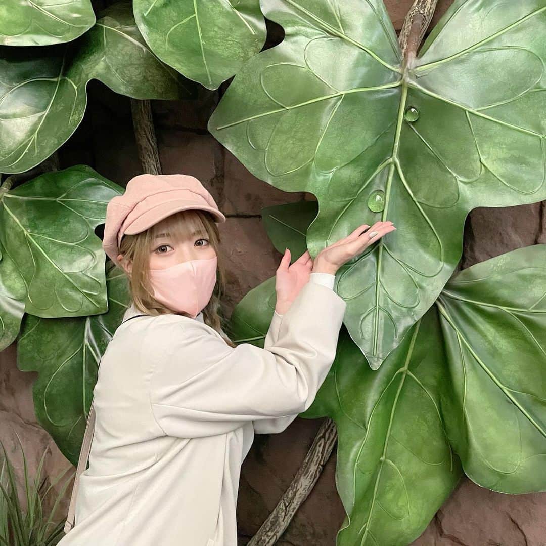 上矢えり奈さんのインスタグラム写真 - (上矢えり奈Instagram)「＊-＊-＊-＊-＊-＊-＊-＊. . ジブリの大倉庫 『床下の家と小人の庭』 借りぐらしのアリエッティに なった気持ちで散策🚶‍♂️  葉にしたたる雫がリアルだったり、 小人になって瓶に入ったり、 あの角砂糖と置き手紙もあったり！！  リアルなアリエッティのおうちもあって、 画面で見てた世界だ〜！って 感動した🥺🥺 . erina. . ＊-＊-＊-＊-＊-＊-＊-＊. . #ジブリパーク　#愛地球博記念公園　#ジブリの大倉庫　#床下の家　#小人の庭　#借りぐらしのアリエッティ　#上矢えり奈」12月11日 15時14分 - k.erinyann
