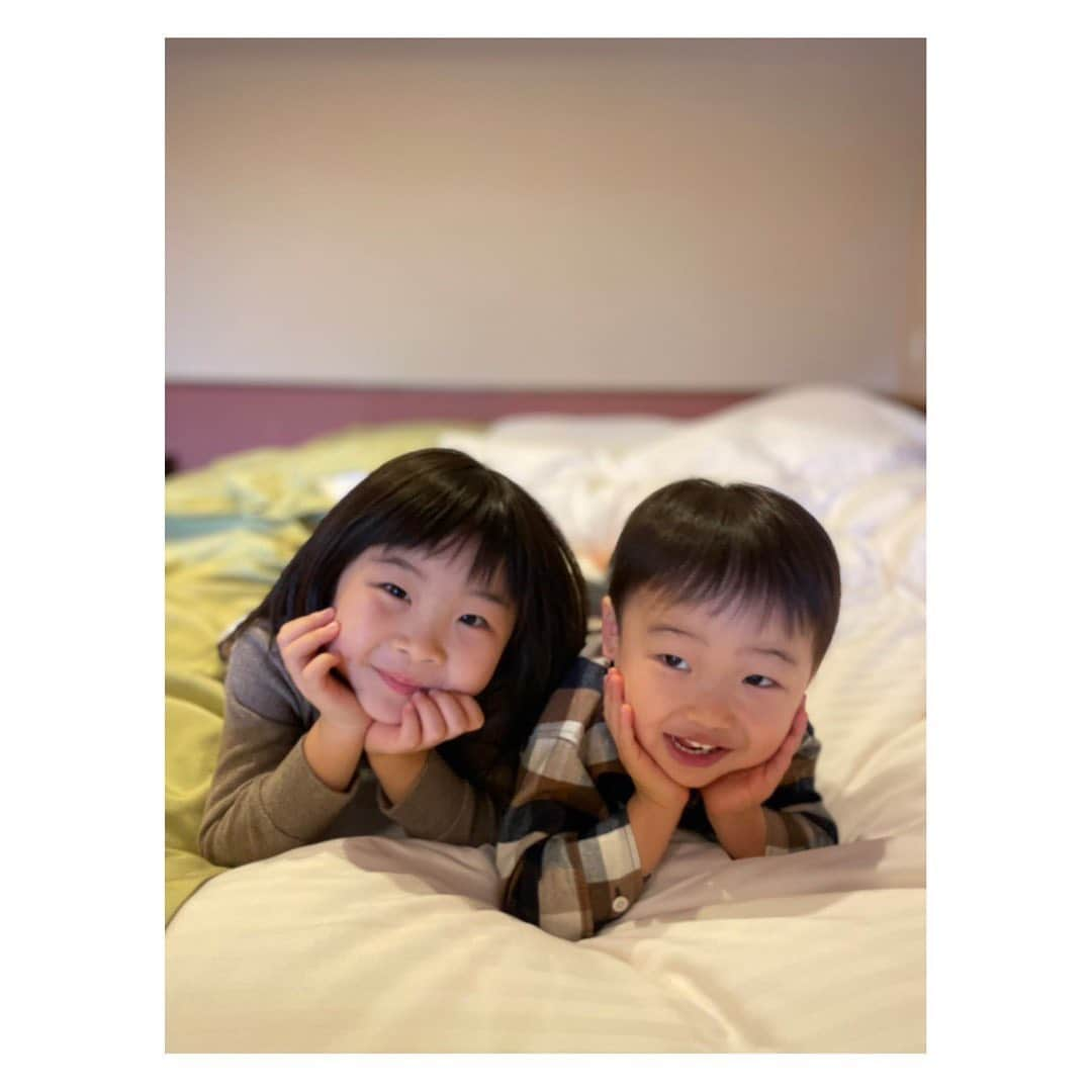 田中雅美さんのインスタグラム写真 - (田中雅美Instagram)「可愛すぎる。 5歳ともうすぐ3歳。  ・ ・ いつまでも仲良しでいてね。  ・ ・ 親バカ投稿。 #親バカ #5歳ともうすぐ3歳 #姉弟 #温泉」12月11日 18時25分 - tanakamasami_official