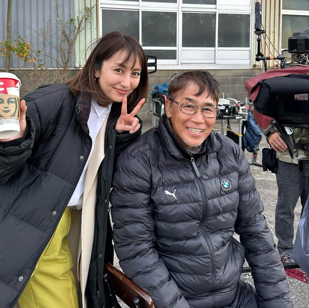 矢田亜希子さんのインスタグラム写真 - (矢田亜希子Instagram)「若松節朗監督‼️ 先日、撮影していた作品がアップ。節朗さんと初めてご一緒したのは私が２０歳くらいの頃でした。やまとなでしこ。いつでも心温かくて大好きな方。いつも本当に尊敬しています！ #若松節朗 監督#みんなから愛されてる人#ドラマ#クランクアップ#現場は楽しく幸せなひと時でした#節朗ちゃん#ちゃん付け呼びしてすみません！#やまとなでしこ#あれはもう20年以上前です#恋ノチカラ」12月11日 18時58分 - akiko_yada