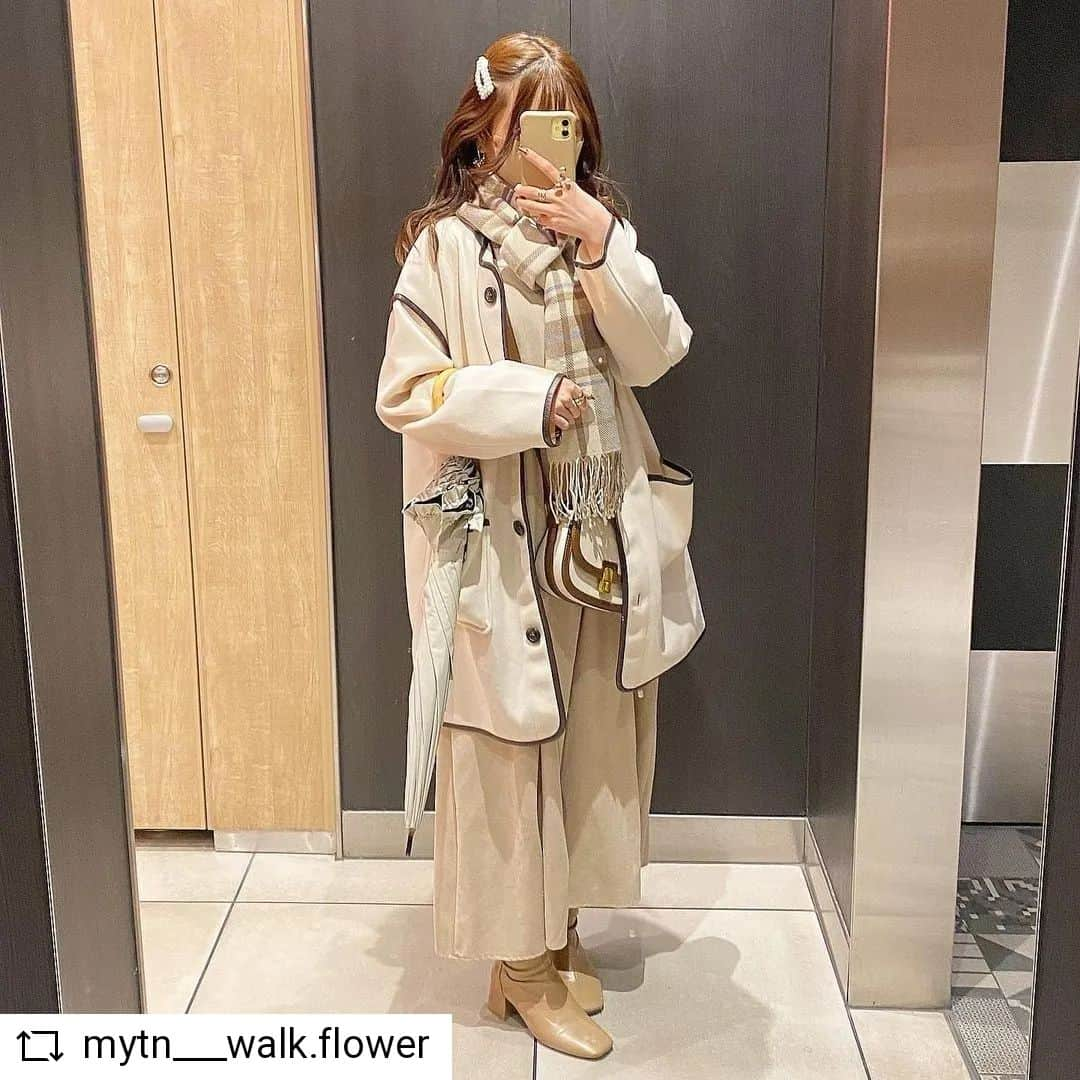 ハニーズ公式さんのインスタグラム写真 - (ハニーズ公式Instagram)「#Repost @mytn___walk.flower • • • • • •  @bechan338さんの投稿です。 素敵な投稿ありがとうございます。  • • • • • •     雨の日コーデ 🌧  最近寒くなってきたから、 マフラー必須になってきたなぁ 💭  雨の日は外撮り出来ないから 室内の鏡でパシャリ 📸    ⋮  outer : @honeysofficial . ・555043810941 パイピングハーフ丈コート 3,980円  ⋮ ┈┈┈┈┈┈┈┈┈┈┈┈┈┈┈┈ #fashion #ootd #code  #大学生コーデ #大学生ファッション  #高校生コーデ #高校生ファッション  #冬服 #冬コーデ #冬ファッション  #プチプラ #プチプラコーデ #プチプラファッション  #大人コーデ #大人ファッション  #カジュアルガーリー #ガーリーカジュアル  #ガーリーコーデ #カジュアルコーデ  #カジュアル #ガーリー #モテコーデ #デートコーデ  #コーデ記録 #オシャレさんと繋がりたい」12月11日 19時06分 - honeysofficial