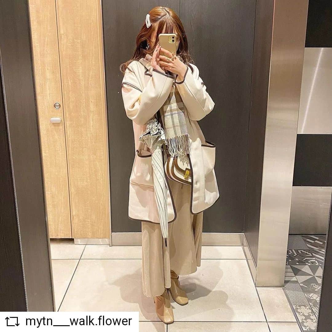 ハニーズ公式さんのインスタグラム写真 - (ハニーズ公式Instagram)「#Repost @mytn___walk.flower • • • • • •  @bechan338さんの投稿です。 素敵な投稿ありがとうございます。  • • • • • •     雨の日コーデ 🌧  最近寒くなってきたから、 マフラー必須になってきたなぁ 💭  雨の日は外撮り出来ないから 室内の鏡でパシャリ 📸    ⋮  outer : @honeysofficial . ・555043810941 パイピングハーフ丈コート 3,980円  ⋮ ┈┈┈┈┈┈┈┈┈┈┈┈┈┈┈┈ #fashion #ootd #code  #大学生コーデ #大学生ファッション  #高校生コーデ #高校生ファッション  #冬服 #冬コーデ #冬ファッション  #プチプラ #プチプラコーデ #プチプラファッション  #大人コーデ #大人ファッション  #カジュアルガーリー #ガーリーカジュアル  #ガーリーコーデ #カジュアルコーデ  #カジュアル #ガーリー #モテコーデ #デートコーデ  #コーデ記録 #オシャレさんと繋がりたい」12月11日 19時06分 - honeysofficial