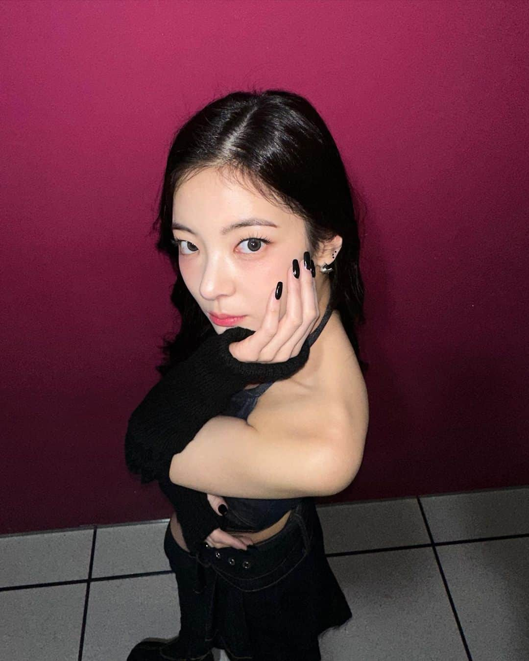 ITZYさんのインスタグラム写真 - (ITZYInstagram)「음악중심 Ya ong🖤」12月11日 19時14分 - itzy.all.in.us