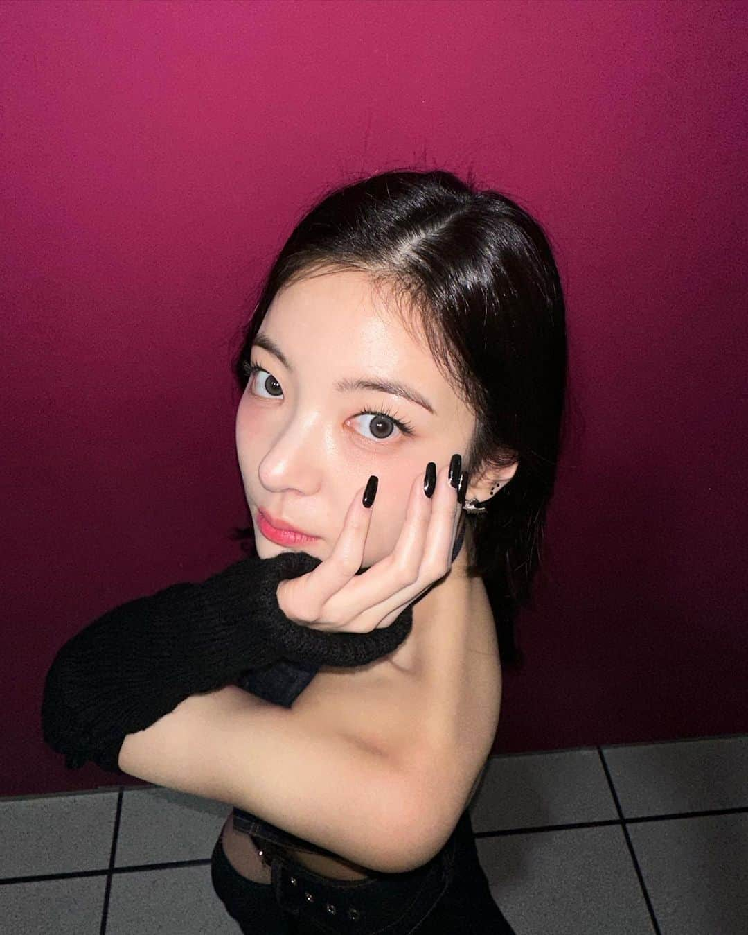 ITZYさんのインスタグラム写真 - (ITZYInstagram)「음악중심 Ya ong🖤」12月11日 19時14分 - itzy.all.in.us