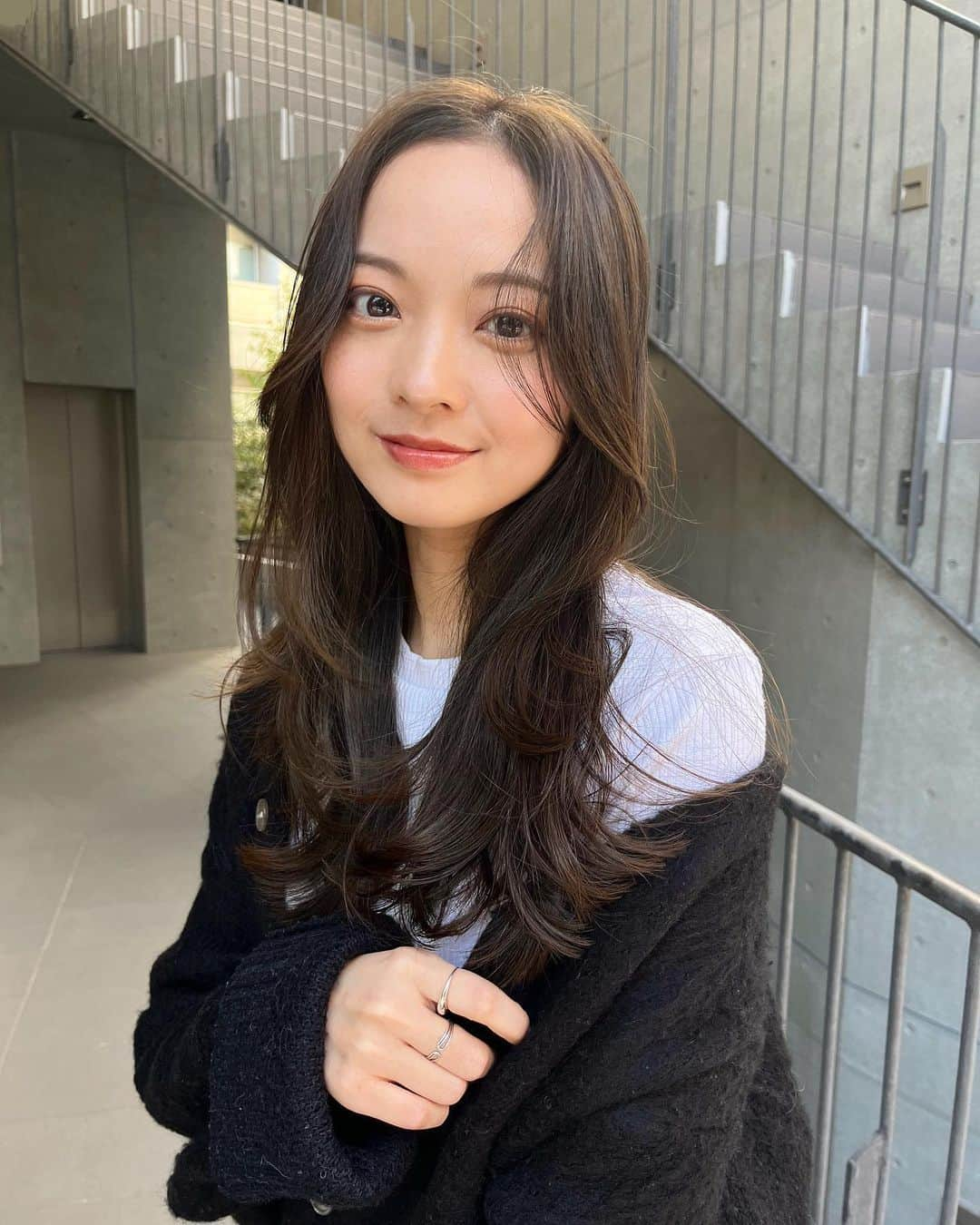 川瀬莉子さんのインスタグラム写真 - (川瀬莉子Instagram)「. 💇‍♀️🤍🤍 　 　 　 #hairstyles#haircolor#ヘアスタイル#ヘアメンテナンス」12月11日 20時49分 - kawase_riko_official