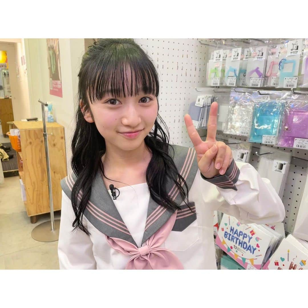 横溝菜帆さんのインスタグラム写真 - (横溝菜帆Instagram)「🌼  「 #かがみの孤城 」× #ZIP! 冬休みに泣ける！話題作大解剖SP ご覧いただけましたか✨  今回案内してくれたのは、ひまひまちゃん🫶🏻 初対面だったけど、 たくさんおしゃべりしてくれて とっっても嬉しかったです☺️  あみちゃん、咲良ちゃん、ひまひまちゃん この4人で最高に楽しいロケでした！！ また皆さんに会えますように💕  「 かがみの孤城 」 映画公開は、12月23日(金)です！ お楽しみに~🐺🪞  #當間あみ ちゃん #吉柳咲良 ちゃん #ひまひま ちゃん #横溝菜帆」12月11日 20時49分 - y_naho_te