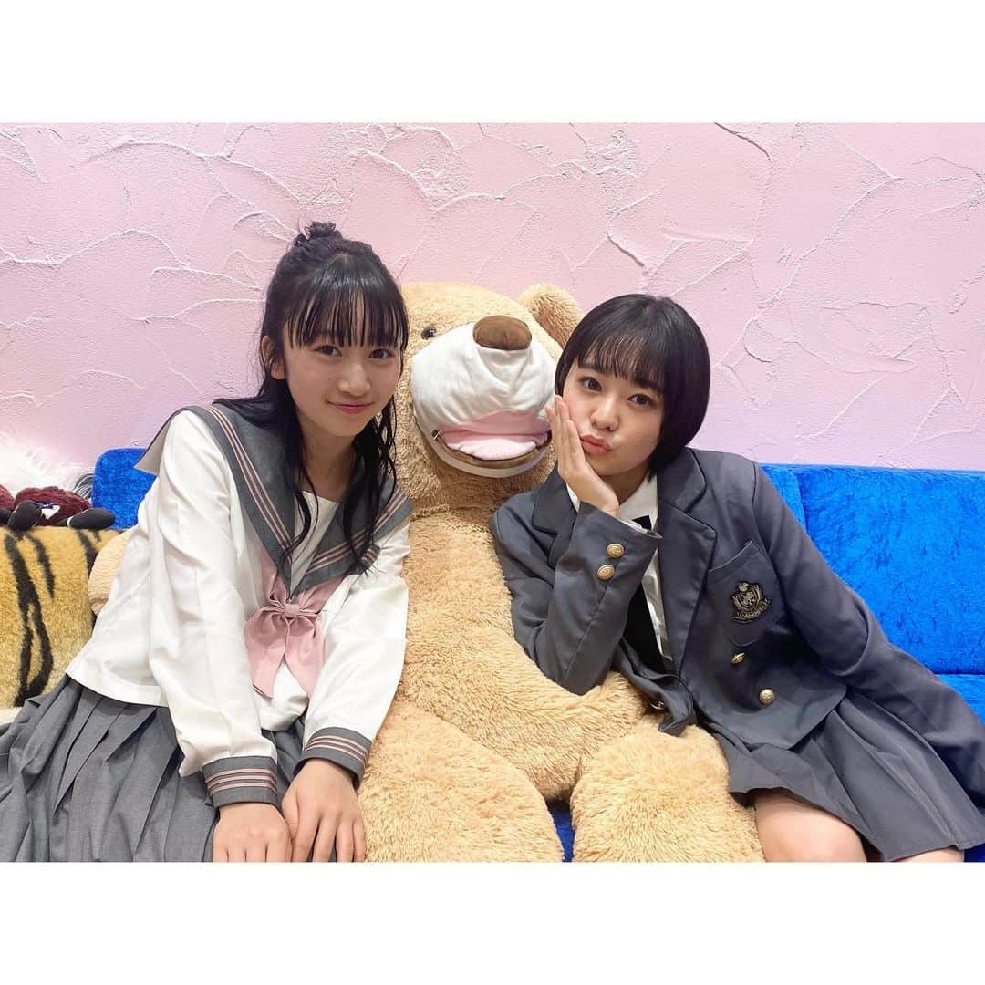 横溝菜帆さんのインスタグラム写真 - (横溝菜帆Instagram)「🌼  「 #かがみの孤城 」× #ZIP! 冬休みに泣ける！話題作大解剖SP ご覧いただけましたか✨  今回案内してくれたのは、ひまひまちゃん🫶🏻 初対面だったけど、 たくさんおしゃべりしてくれて とっっても嬉しかったです☺️  あみちゃん、咲良ちゃん、ひまひまちゃん この4人で最高に楽しいロケでした！！ また皆さんに会えますように💕  「 かがみの孤城 」 映画公開は、12月23日(金)です！ お楽しみに~🐺🪞  #當間あみ ちゃん #吉柳咲良 ちゃん #ひまひま ちゃん #横溝菜帆」12月11日 20時49分 - y_naho_te