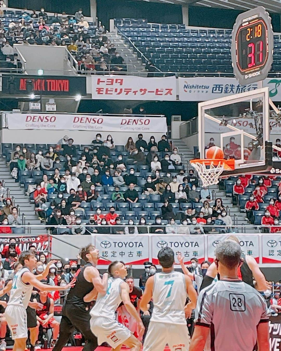 坂下千里子さんのインスタグラム写真 - (坂下千里子Instagram)「初めてのバスケ観戦🏀⛹️‍♀️ 漫画のスラムダンクを読み終えたばかりで、めちゃ楽しかったー！ダンスチームのお姉さん達のパワーも凄いし、吹奏楽の皆の演奏に感動‼︎行って良かったー‼︎ . . #迫力 #満点 #バスケ#バスケットボール #basketball #観戦 #生観戦 #スポーツ観戦 #bリーグ観戦 #alvalktokyo #はんなりーず」12月11日 20時59分 - chiriko_sakashita_official