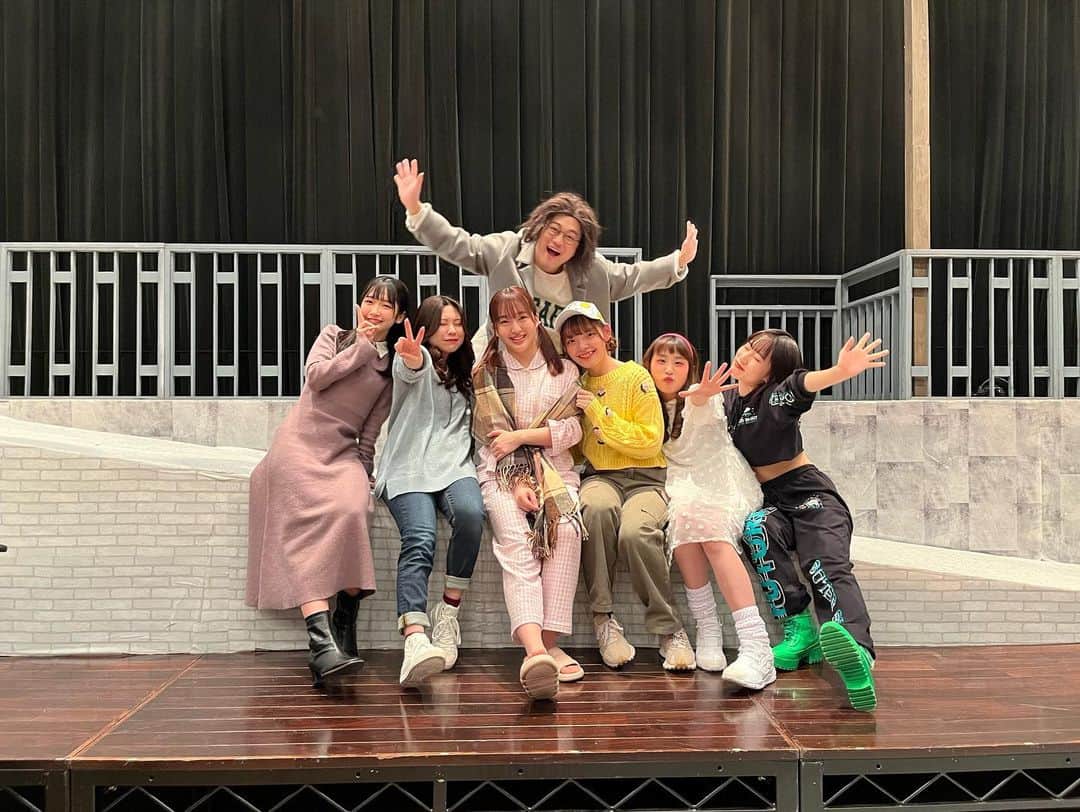 田島芽瑠さんのインスタグラム写真 - (田島芽瑠Instagram)「#山笠キックボーダーズ 無事に終演しました！  みんな健康に千穐楽を迎えられてよかった〜👏 中村霞と向き合いながら人の温かさや愛を感じた2ヶ月間でした。 福岡ってこんなにもパワーがあるんだ！って改めて福岡を好きになれたしこのメンバーで演劇ができて良かったと心から思える舞台でした！楽しかったーーー☺️✨  福岡のエンタメがもっともっと盛り上がりますように。山笠のように駆け抜けられるようこれからも頑張ります🔥  ご来場いただいた皆様本当にありがとうございました！！！」12月11日 21時32分 - meru_chan_official