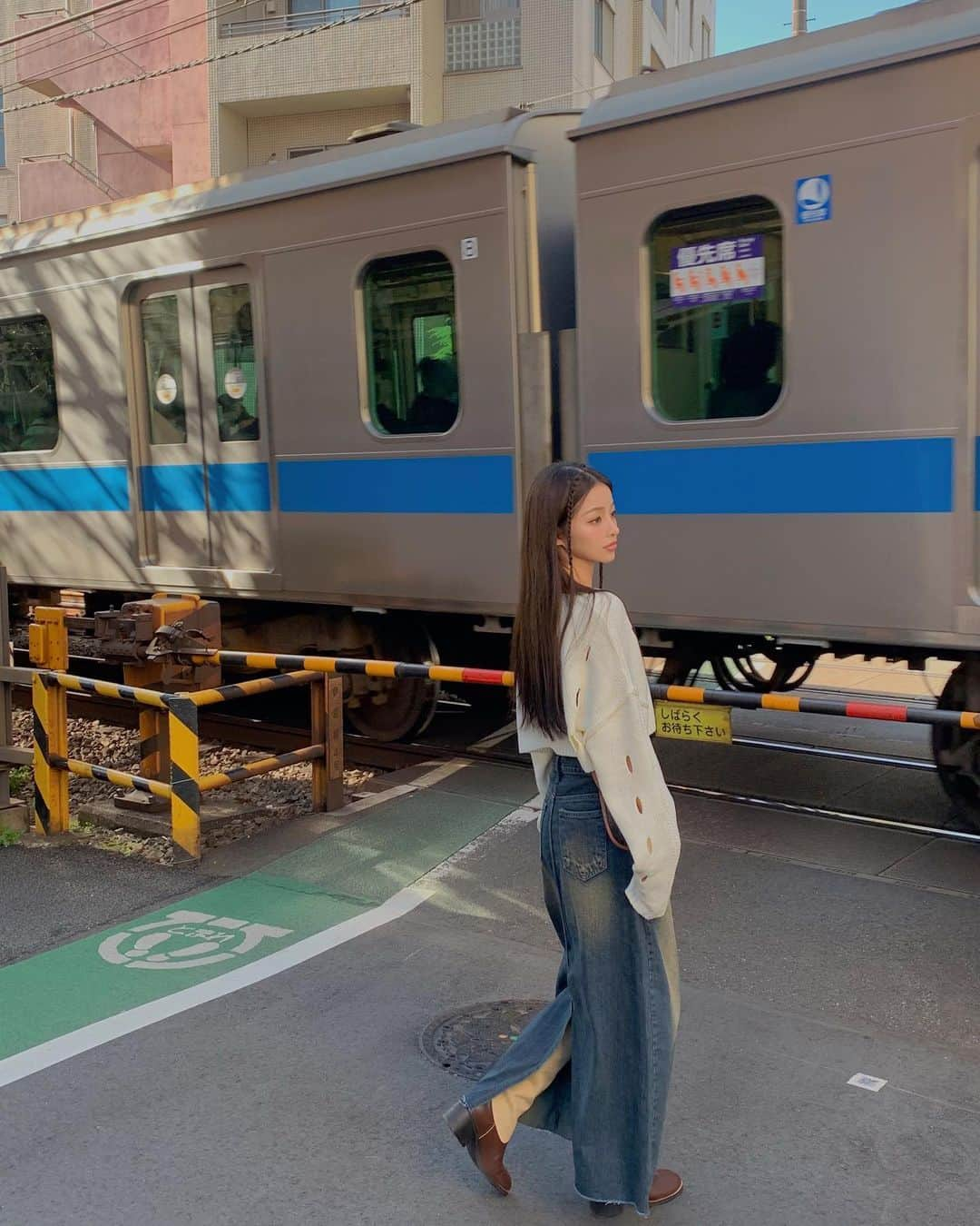 カン・ギョンミンさんのインスタグラム写真 - (カン・ギョンミンInstagram)「🚈숙소 뒤 예쁜 기찻길 있어서 좋았다 ( 집이 엄청 흔들렸던 거 빼고^^..💙 )」12月11日 23時31分 - kkmmmkk