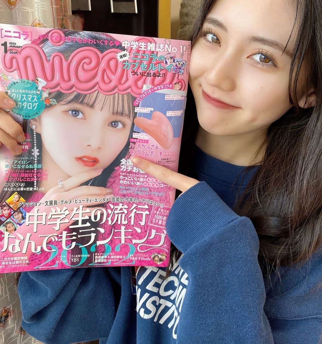 宮本和奏さんのインスタグラム写真 - (宮本和奏Instagram)「皆さんもうニコラ1月号はget済みかな〜？✊🏻💓  鬼可愛いかいらちゃんのピン表紙が目印ですよ🎀クリスマスならではの企画もありますのでぜひ見て欲しい！！  付録もまた紹介するね😽  みんなはクリスマスツリーもう飾った？🎄🎅🏻 ・ #ニコラ#nicola#ニコラ1月号#宮本和奏」12月12日 18時50分 - lespros_wakana5