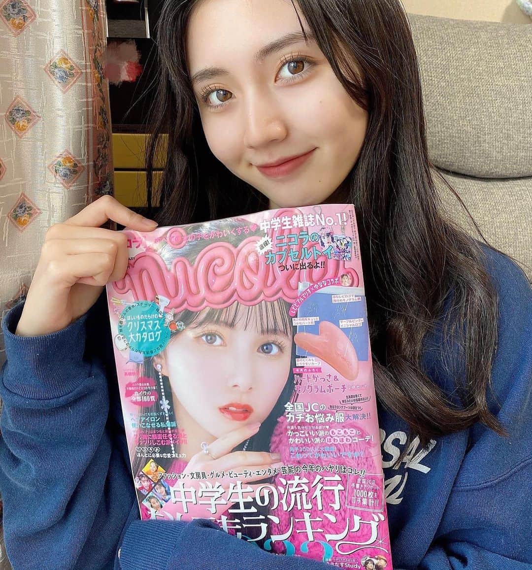 宮本和奏さんのインスタグラム写真 - (宮本和奏Instagram)「皆さんもうニコラ1月号はget済みかな〜？✊🏻💓  鬼可愛いかいらちゃんのピン表紙が目印ですよ🎀クリスマスならではの企画もありますのでぜひ見て欲しい！！  付録もまた紹介するね😽  みんなはクリスマスツリーもう飾った？🎄🎅🏻 ・ #ニコラ#nicola#ニコラ1月号#宮本和奏」12月12日 18時50分 - lespros_wakana5