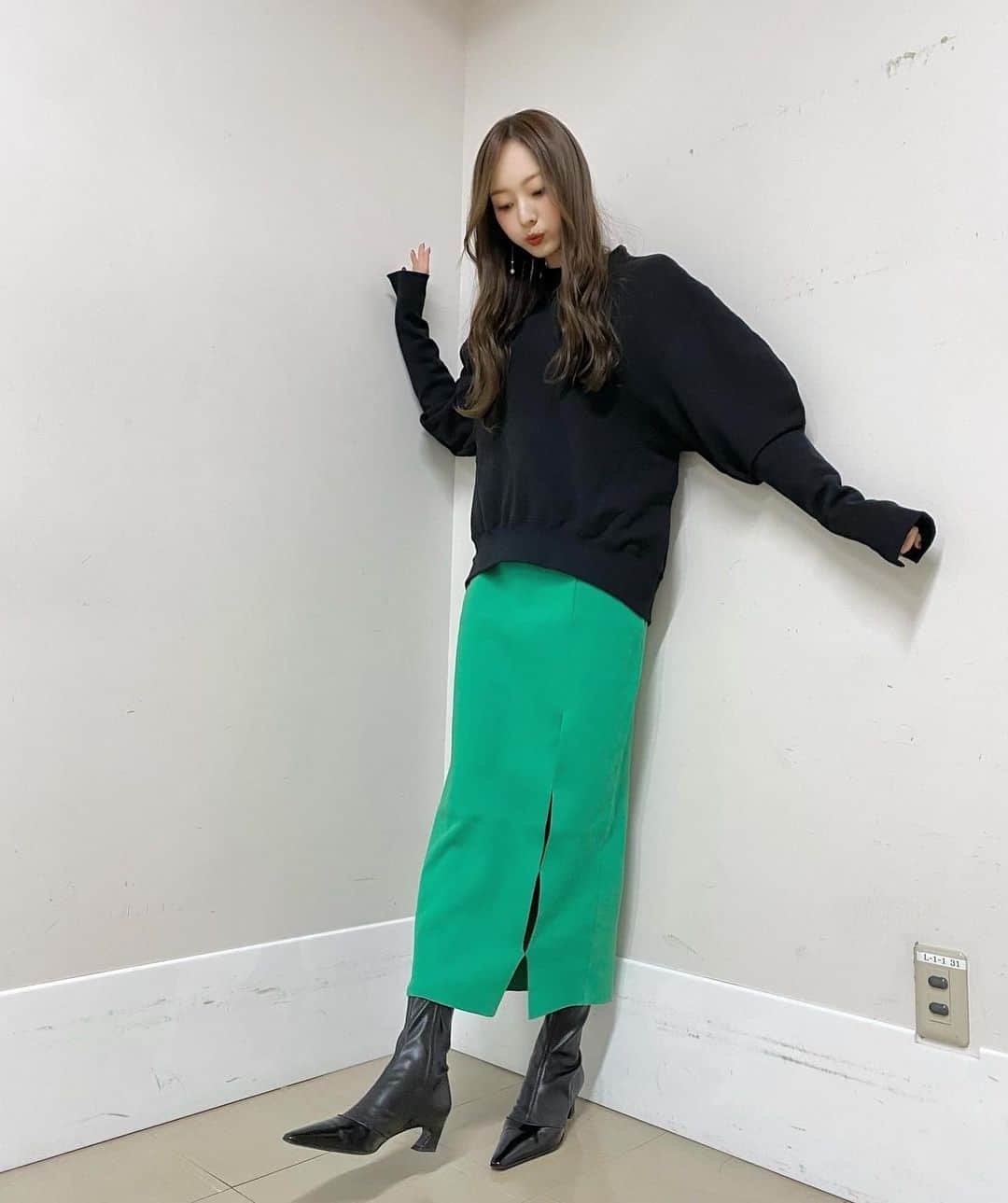 梅澤美波さんのインスタグラム写真 - (梅澤美波Instagram)「載せていなかった、私服でも。🍂 ⁡ ほんっとに緑に惹かれがち、今季…。 くすみも、あざやかも、全部すき、かわいい！ #うめのふく #umegram」12月12日 20時13分 - ume_minami.official