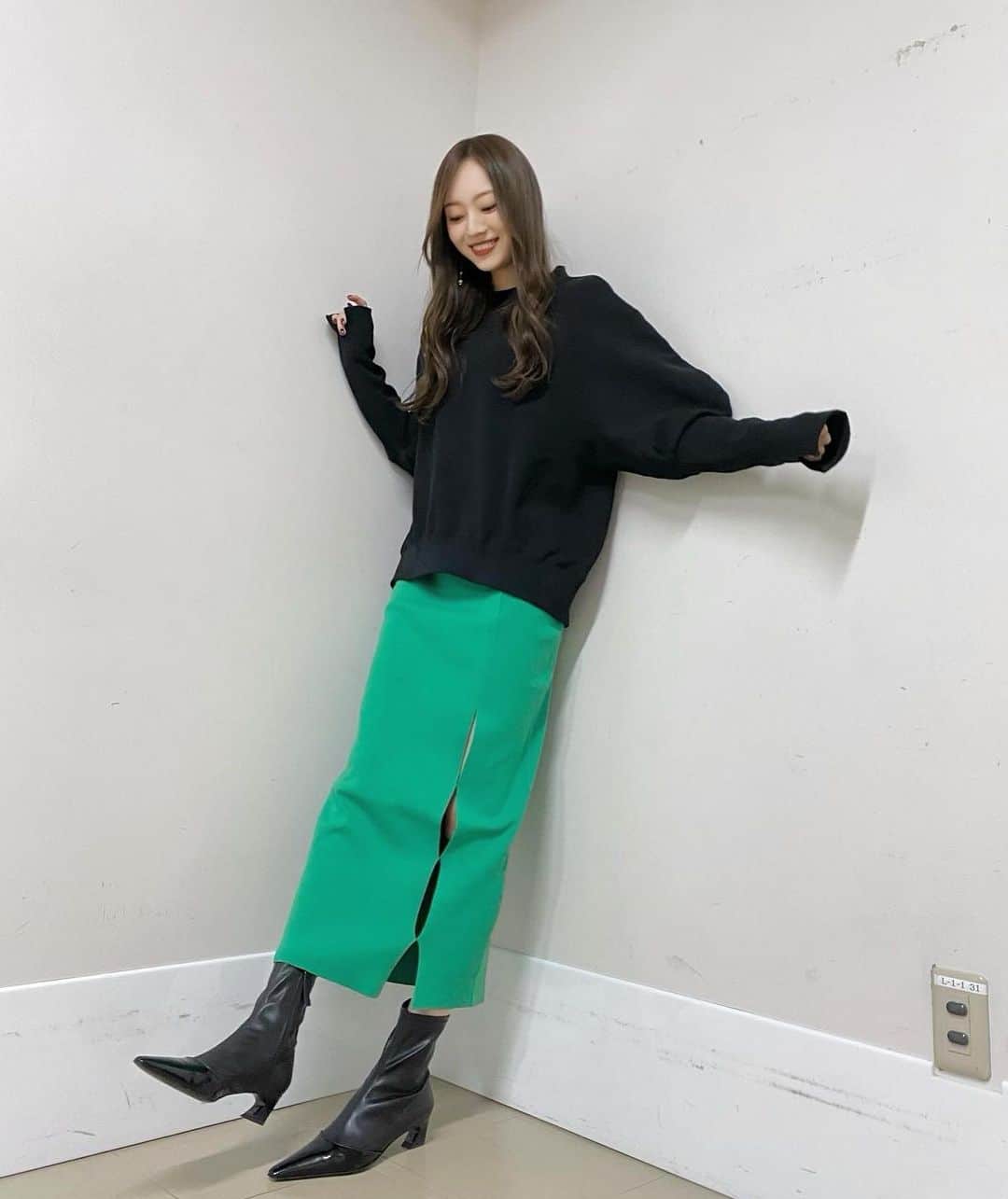 梅澤美波さんのインスタグラム写真 - (梅澤美波Instagram)「載せていなかった、私服でも。🍂 ⁡ ほんっとに緑に惹かれがち、今季…。 くすみも、あざやかも、全部すき、かわいい！ #うめのふく #umegram」12月12日 20時13分 - ume_minami.official