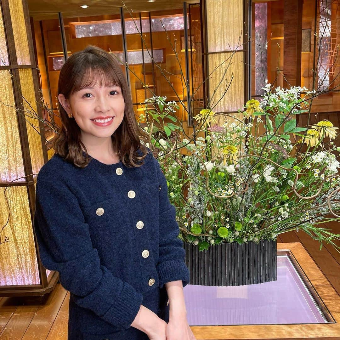 渡辺瑠海さんのインスタグラム写真 - (渡辺瑠海Instagram)「. 皆さんの今年の漢字はなんですか？  私はこれまで運動とは無縁の人生だったのですが、、 今年ジムで体を鍛え始めたので、この漢字にしてみました！  最近少し体力がついてきたな〜と実感できて、とっても嬉しいのです☺️  知識豊富なトレーナーさんに助けてもらいながら 来年も自分のペースで頑張ります✌︎  #報道ステーション  #報ステ #衣装 12/5 @celford_official  @mimi33_official   12/6 @strawberry_fields_official  @mimi33_official   12/7 @strawberry_fields_official  @mimi33_official   12/8 @strawberry_fields_official   12/12 @anuans.official  @liesse_official  @mimi33_official」12月13日 17時54分 - rumi_watanabe_ex