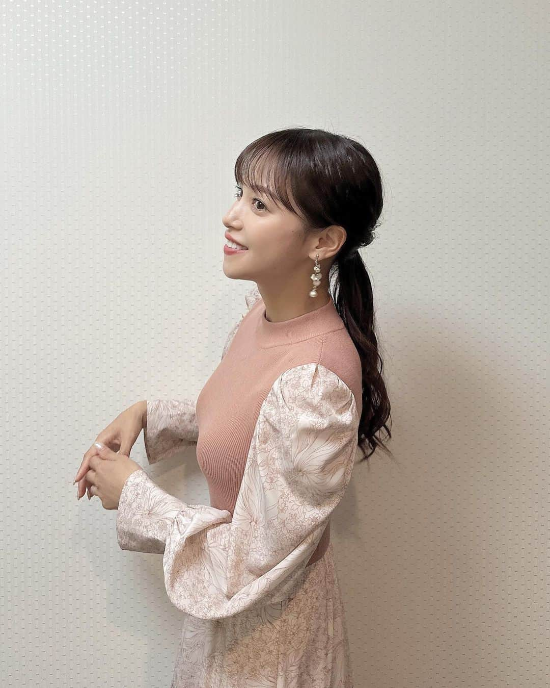 鷲見玲奈さんのインスタグラム写真 - (鷲見玲奈Instagram)「. このあと22時から放送の、カズレーザーと学ぶに出演します✨  今回のテーマは、マインドコントロール😳  なんとなく知ってても、どういうことなのか、なぜコントロールされてしまうかなど、専門家の皆さんの知識を聞かせて頂きます😌  ちょっと怖いテーマですが…！！！  ぜひご覧下さい✨  #カズレーザーと学ぶ」12月13日 20時44分 - sumi__reina