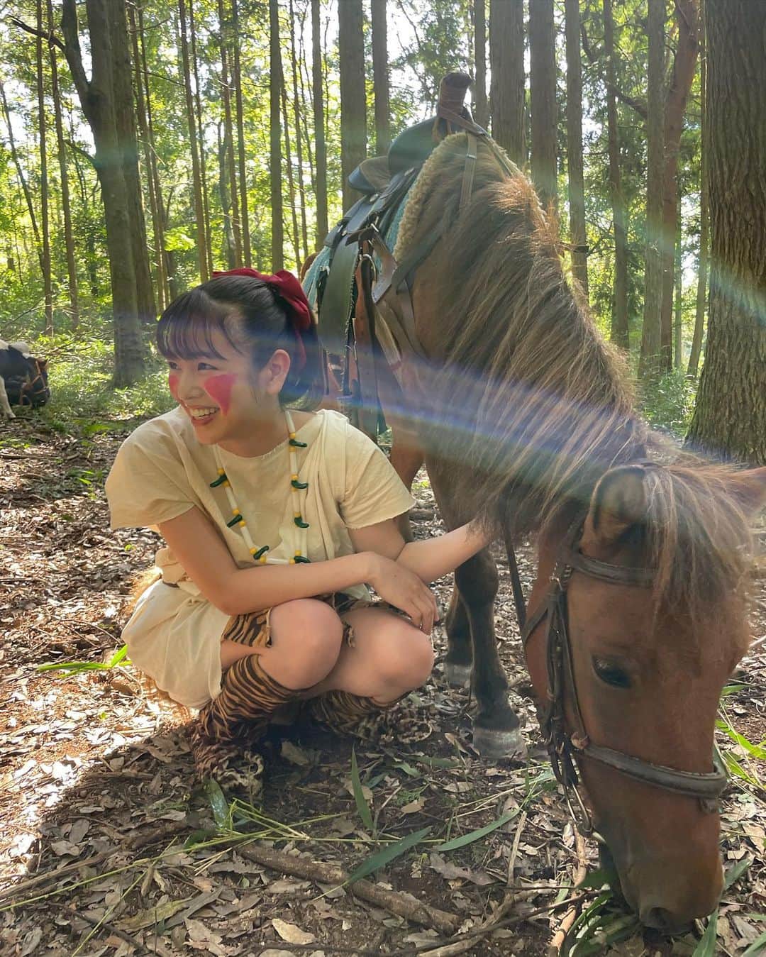 横田真悠さんのインスタグラム写真 - (横田真悠Instagram)「コンビニ★ヒーローズ 第9話みてね🐎  お馬さんにガン無視されてる私笑 この日がクランクアップだったから、勝手にこの話で最終回な気分なんだけど、10話まであります！」12月13日 21時14分 - yokota_mayuu