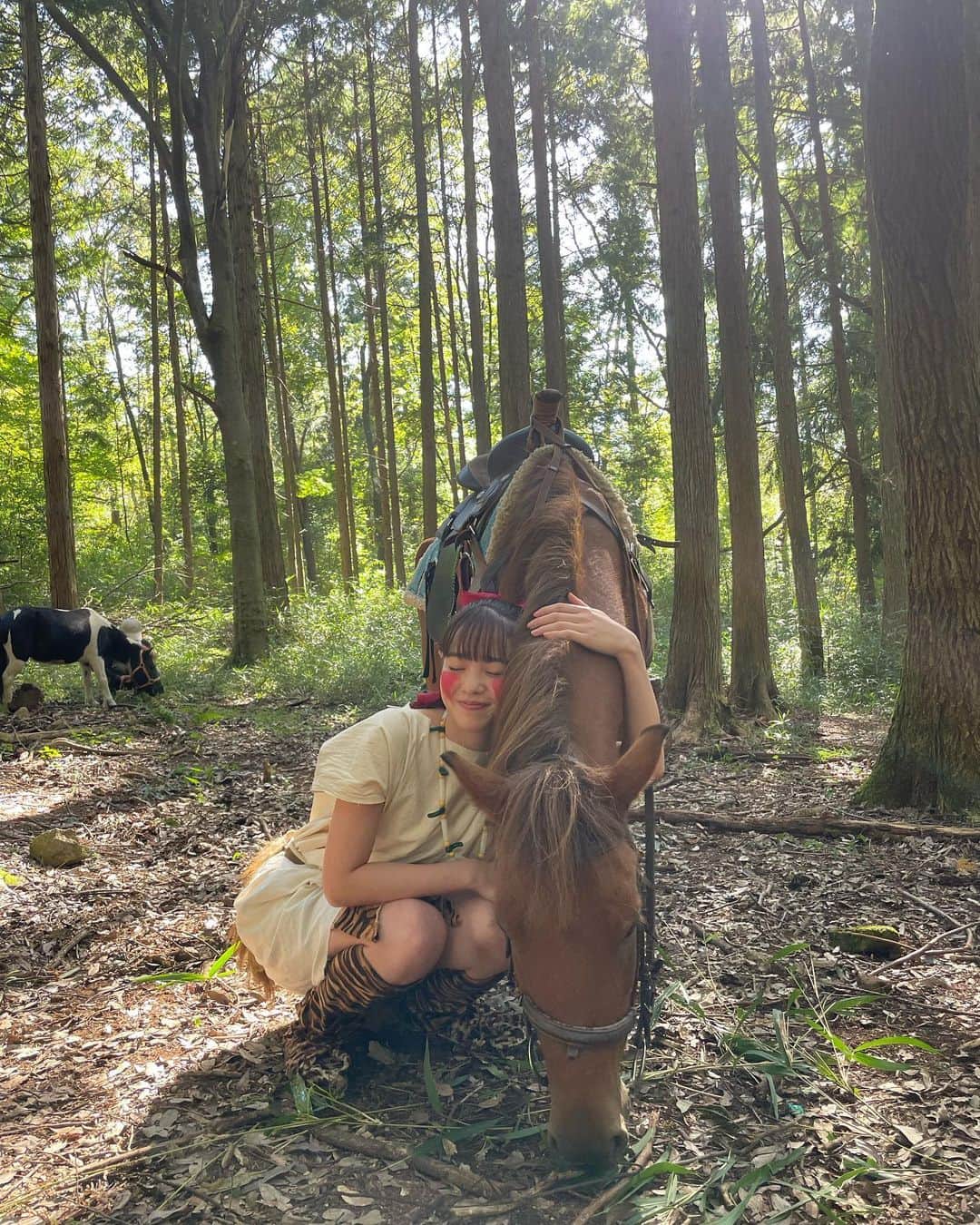 横田真悠さんのインスタグラム写真 - (横田真悠Instagram)「コンビニ★ヒーローズ 第9話みてね🐎  お馬さんにガン無視されてる私笑 この日がクランクアップだったから、勝手にこの話で最終回な気分なんだけど、10話まであります！」12月13日 21時14分 - yokota_mayuu