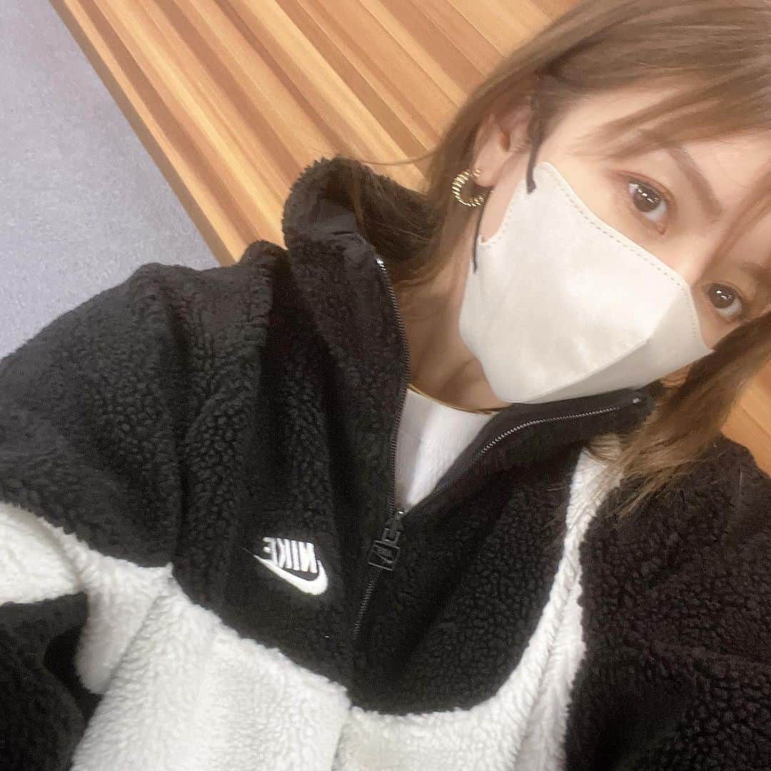 美香さんのインスタグラム写真 - (美香Instagram)「まつ毛ノーマスカラ NIKEな日☔️  #楽ちんコーデ」12月13日 21時35分 - mikaofficial99