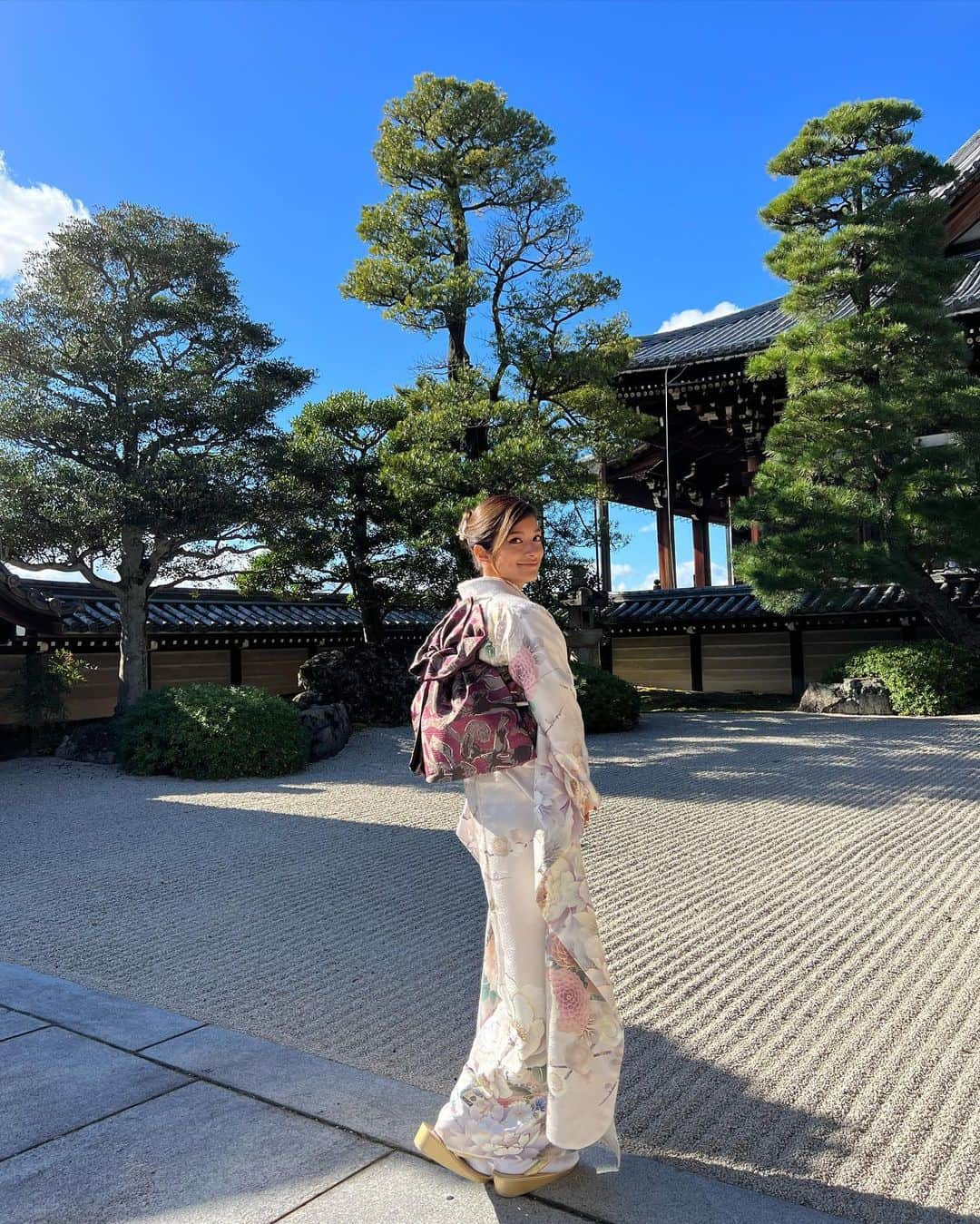 ローラさんのインスタグラム写真 - (ローラInstagram)「My beautiful memories in Kyoto🇯🇵☺️♥️ 京都では、私が10年以上ずっと一緒にお仕事をしているお着物ウライさんと撮影をしたり、いろいろなお寺や神社に訪れて日本の美しい文化をたくさん感じたよ🤲⛩」12月14日 6時35分 - rolaofficial