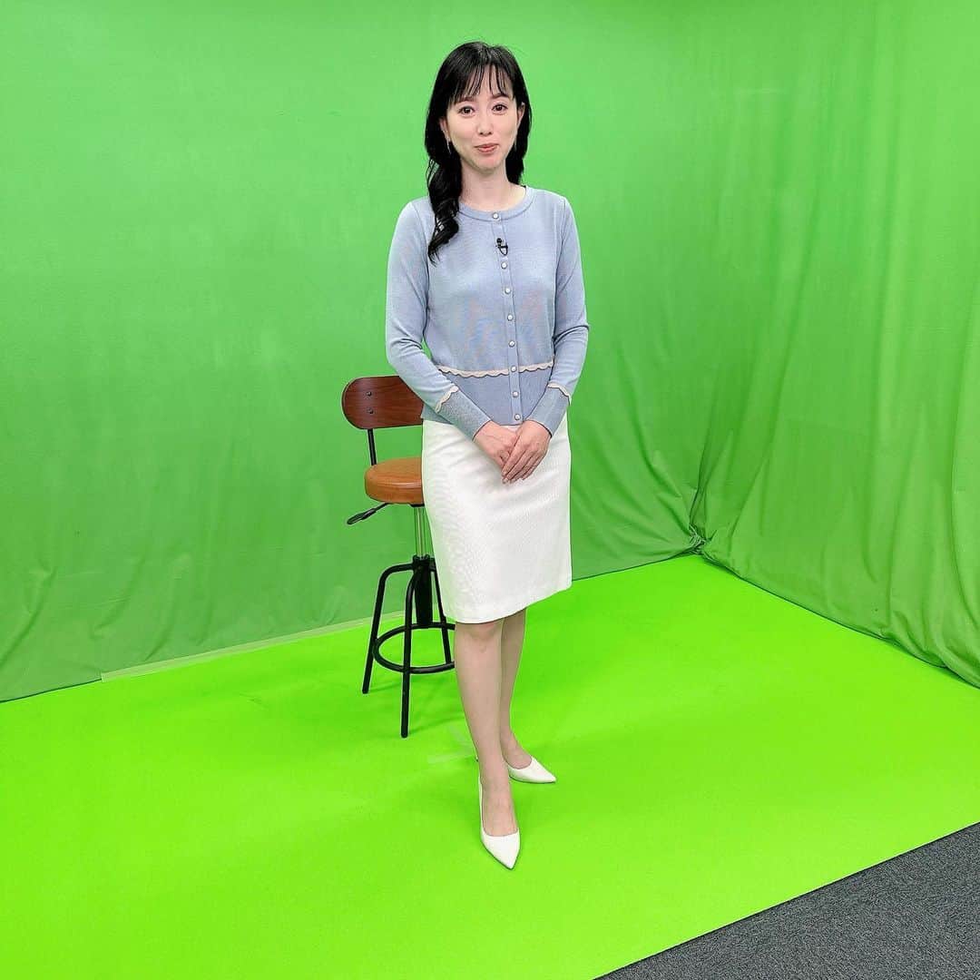 江連裕子さんのインスタグラム写真 - (江連裕子Instagram)「. 衣装は、珍しくタイトスカート  #衣装 #アナウンサー #アナウンサー衣装 #アナウンサーコーデ #キャスター #クロマキー #クロマキー合成 #クロマキー撮影 #クロマキースタジオ #江連裕子」12月14日 8時50分 - yuko_ezure