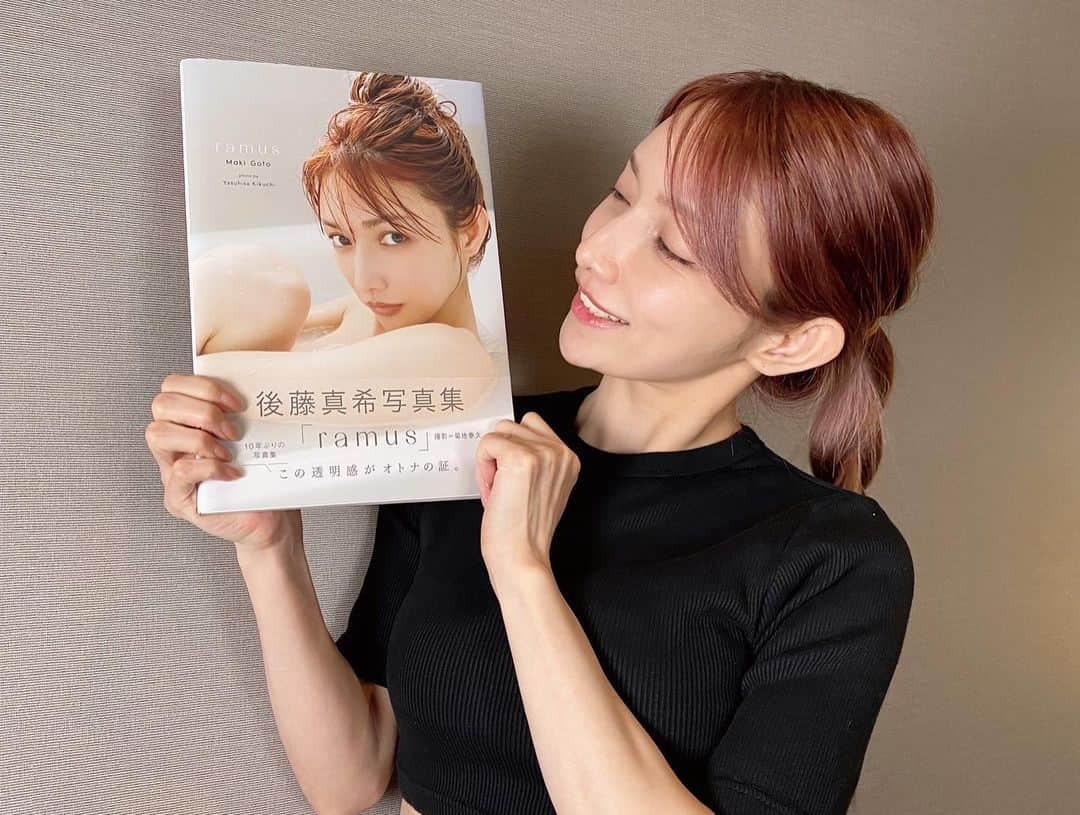 後藤真希さんのインスタグラム写真 - (後藤真希Instagram)「写真集「ramus」沢山の方に見ていただき本当にありがとうございます💕 ・ ・ 12/18に開催の 【ロングランヒット記念写真集お渡し会】は ⏱️12月16日 23:59受付締切です😊  詳細はストーリーズをご覧ください💕  #ramus #ロングヒット御礼！ #お渡し会できるのうれしい😆」12月14日 12時17分 - goto_maki923