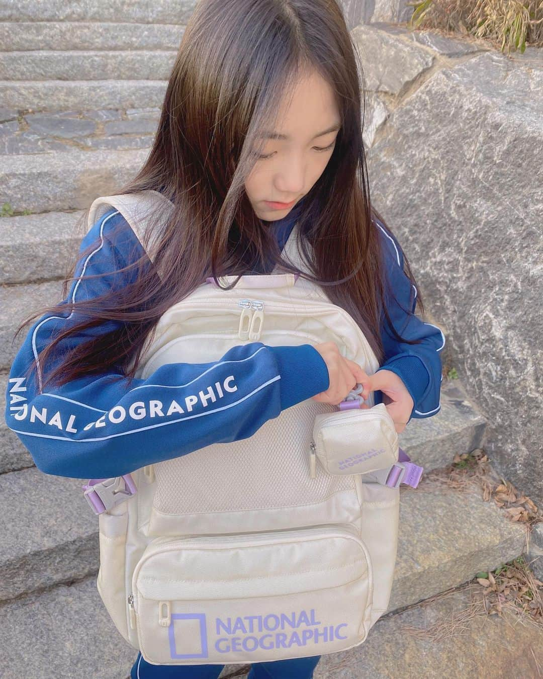 ウンチェさんのインスタグラム写真 - (ウンチェInstagram)「#광고  왜 이렇게 가방이 다 예쁜건지😍 @ng_apparel.kids   #내셔널지오그래픽키즈 #내셔널지오그래픽 #키즈가방 #신학기가방 #새학기가방 #초등학생가방 #초등학생책가방 #초등학교입학선물 #초등입학선물」12月14日 17時15分 - __leehye