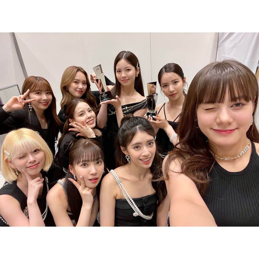 NiziUさんのインスタグラム写真 - (NiziUInstagram)「WithU~🥹🌈🧡 2022 Asia Artist Awardsで２つも素敵な賞をくれてありがとう！！ これからも私たち一緒にたくさんの夢を叶えていけたら嬉しいな🐣💝 だいすき！  WithU ~🥹🌈🧡 2022 Asia Artist Awards에서 2개나 멋진 상을 선물해줘서 정말 고마워요!! 앞으로도 우리 함께 많은 꿈을 이룰 수 있었으면 좋겠다🐣💝 사랑해！ #🐣」12月14日 17時19分 - niziu_artist_official