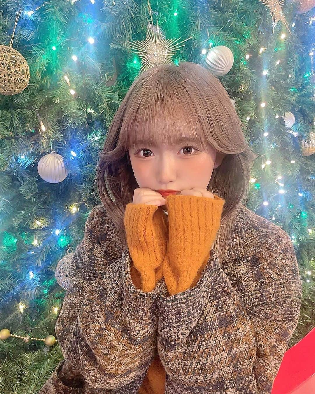 香月杏珠さんのインスタグラム写真 - (香月杏珠Instagram)「・ ・ ・ 韓国風にセットしてもらったᐡ ̳ᴗ ̫ ᴗ ̳ᐡ♡♡  もう街はクリスマス一色だね〜🎄.*  この季節大好き🎅♡♡✨   #ロング   #ロングヘア   #よしんもり巻き  #自撮り女子   #自撮り界隈   #雰囲気好きな人いいね」12月14日 19時07分 - anjyu_neko