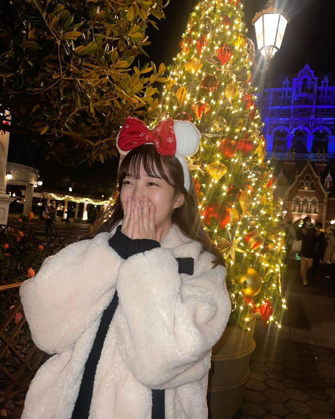 田島芽瑠さんのインスタグラム写真 - (田島芽瑠Instagram)「もうすぐクリスマスだねーー🎄✨  街がキラキラしてて可愛い季節。 サンタコスしないクリスマスは初めてかも😂  サンタさん来てくれないかなーー。」12月14日 19時19分 - meru_chan_official