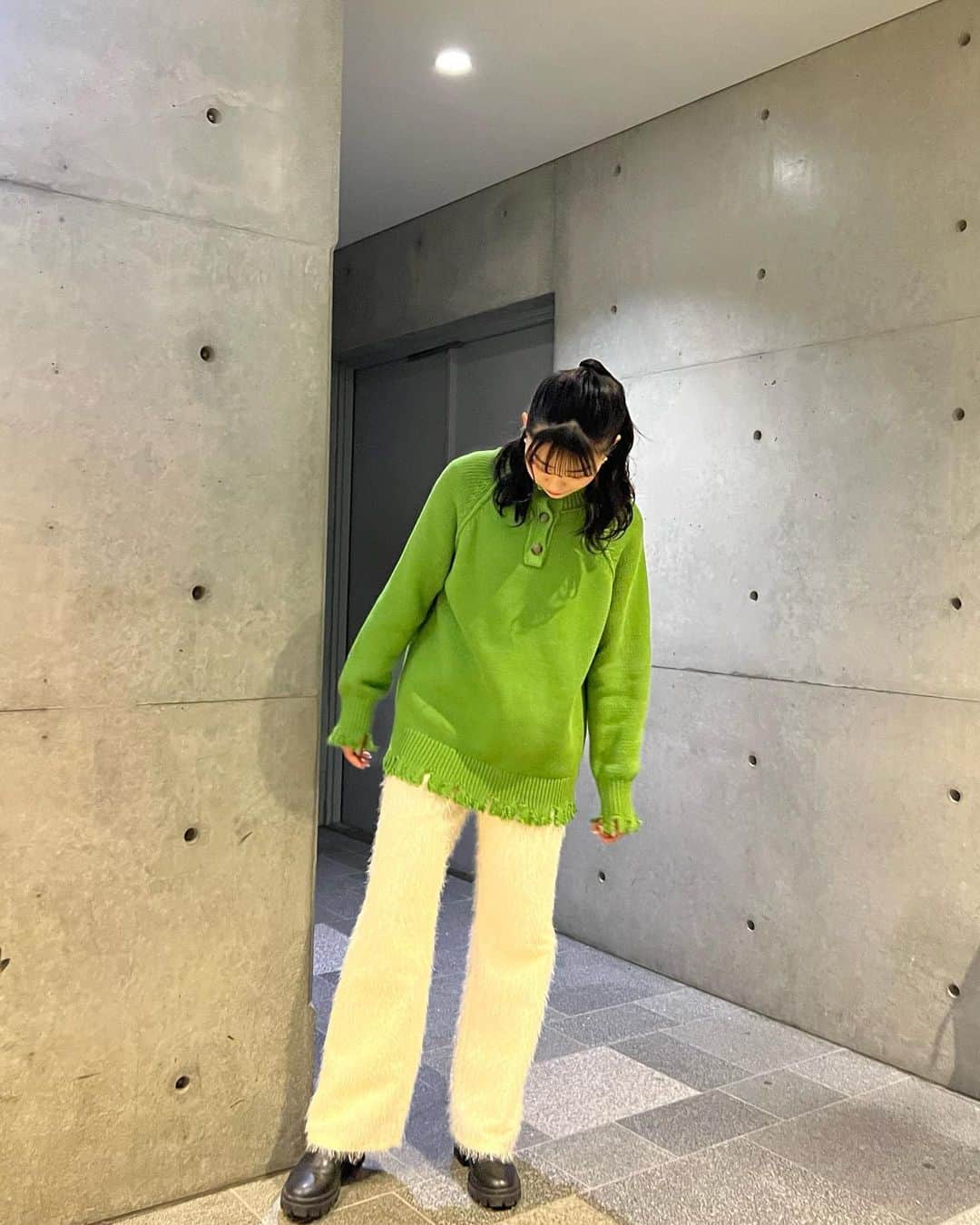 水戸由菜さんのインスタグラム写真 - (水戸由菜Instagram)「・ 💚🤍  この前のイベント私服だったから緑のニットにした〜✌︎·͜·  knit: @sly_official  bottom: @sly_official」12月14日 21時27分 - yuna_3047