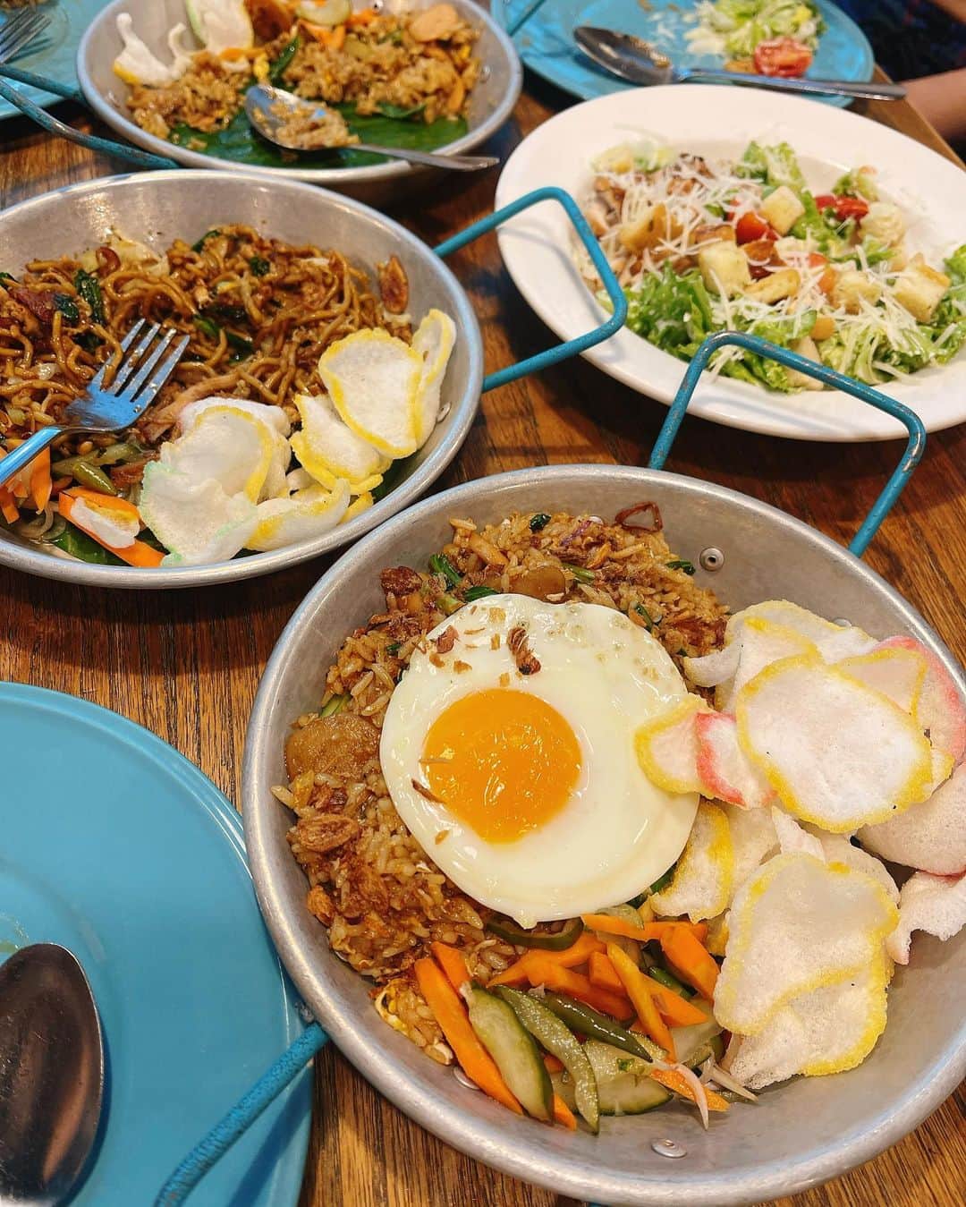 MIKAさんのインスタグラム写真 - (MIKAInstagram)「Jakarta ✈︎ Tokyo   ⠀ ただいま日本🍙🥹♥️♥️ 帰ってきて一番最初に何食べたと思う？ たぶん超難題🤣  ⠀」12月14日 22時25分 - cjd_mika