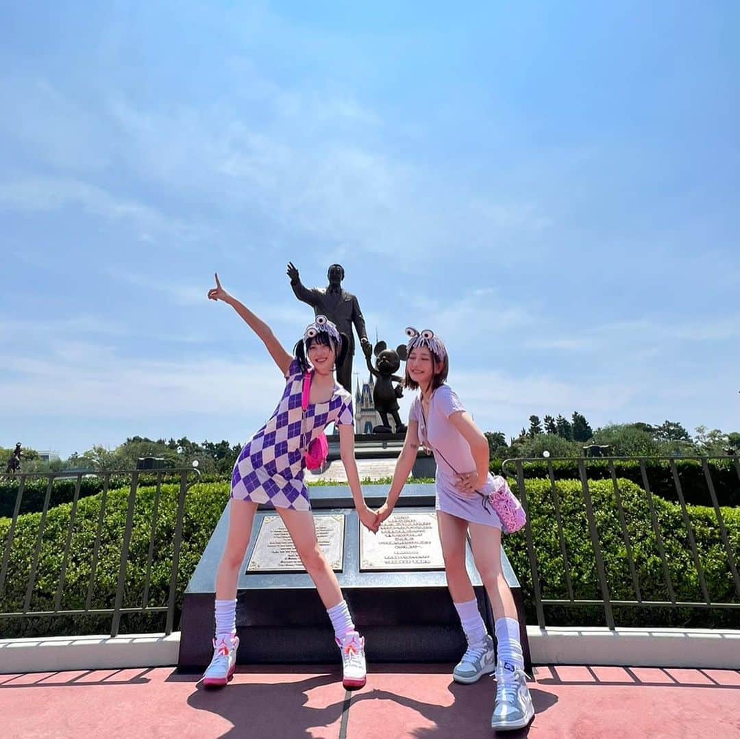 月城まゆさんのインスタグラム写真 - (月城まゆInstagram)「My lovely lil sis👽💖💖💖  #Disney #disneyland #sis #japanesegirl #ootd #disney コーデ #aliengirl」12月14日 23時59分 - xo_mayu_xo