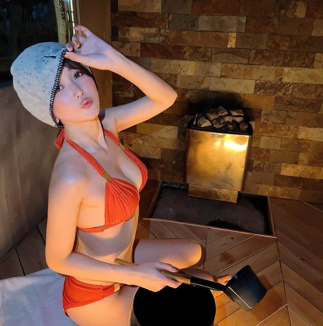 大槻ひびきさんのインスタグラム写真 - (大槻ひびきInstagram)「ONE SAUNA オリジナルサウナハット🌿 (@one_sauna) (@sauna.travel)   リサイクルウールでふわふわ🐏 リバーシブルで デザインも4色から選べるので ひびはたるーでお揃いにしました☺️  耳がすっぽり隠れるくらい深いのでサウナ室でも快適🌿 #sauna #saunahat #onesauna」12月15日 14時18分 - yanhibi0221