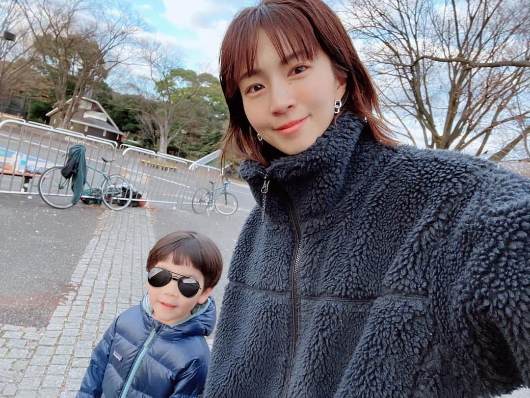 安田美沙子さんのインスタグラム写真 - (安田美沙子Instagram)「仲直りラン🏃‍♀️  朝早く起きて、走りたい！って言ってたから☺️  一緒に少し朝ラン。  スカッと気持ちが晴れ、お互いえがおに♥️  昨夜書いた手紙を読んでくれて。。だんだん笑顔になってくのが見れた✨  そのあと声に出して読んで！と言われて恥ずかしかったけど。  昨日の大げんかはおしまい。  そんな今日は、幼稚園の発表会。一生懸命に歌う姿が眩しかったよ❄️  クラスのみーんな仲良しで ママたちも優しくて、離れたくない。  息子のおかげで、素敵な友達が出来て、感謝です☺️🎄❤️  年中さんあと少し、みんなと楽しく過ごせます様に💚  #boy #run #running #朝活　#朝ラン　 #mama #5yearsold #letter」12月15日 16時05分 - yasuda_misako