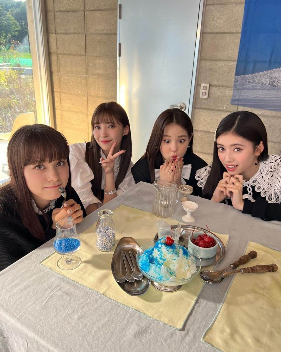 NiziUさんのインスタグラム写真 - (NiziUInstagram)「Blue Moonまとめ💙  Blue Moon 사진💙  Blue moon photo dump💙  #niziu #nina #Blue_Moon」12月15日 18時00分 - niziu_artist_official