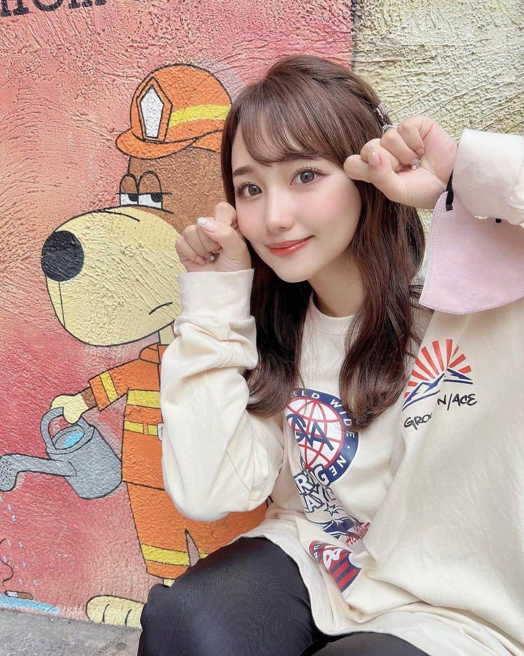 加藤里奈さんのインスタグラム写真 - (加藤里奈Instagram)「⋆  沖縄はあらゆるところに ハイビスカスが咲いてました🌺  赤色鮮やかでかわいい〜❣️  #沖縄 #沖縄旅行 #沖縄グルメ #沖縄観光 #沖縄カフェ #沖縄ホテル #沖縄土産 #沖縄ウェディング #卒花嫁 #ハネムーン #新婚旅行 #新婚旅行レポ #古宇利島 #古宇利島カフェ #沖縄ランチ #アメリカンビレッジ #アメリカ村 #americanvillage」12月15日 19時30分 - katoco0326