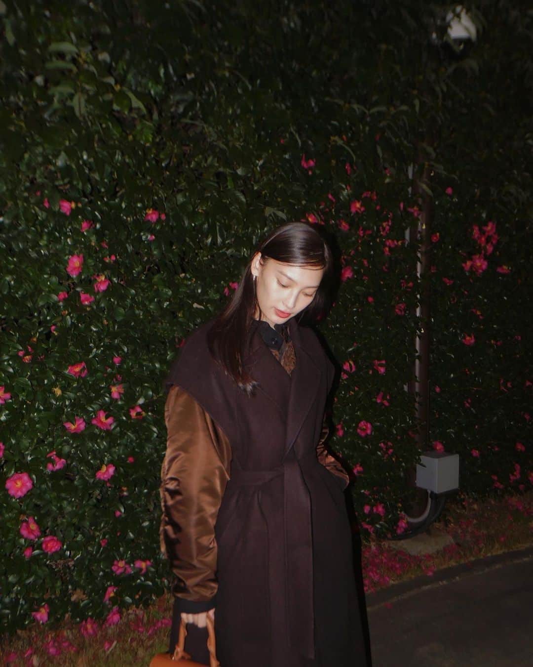 大政絢さんのインスタグラム写真 - (大政絢Instagram)「#今日の絢服  寒くなってきたのでコートの上にお気に入りのNAVEベストを🤎  best  @nave_jp  boots @toryburch  bag @delvaux   新入りブリヨンさん👜は可愛くてずっと家でも眺めている…そして、ブリちゃんと分かりやすいあだ名を付けています🫣  #nave #toryburch #delvaux #ブリちゃん」12月15日 22時02分 - aya_omasa_official